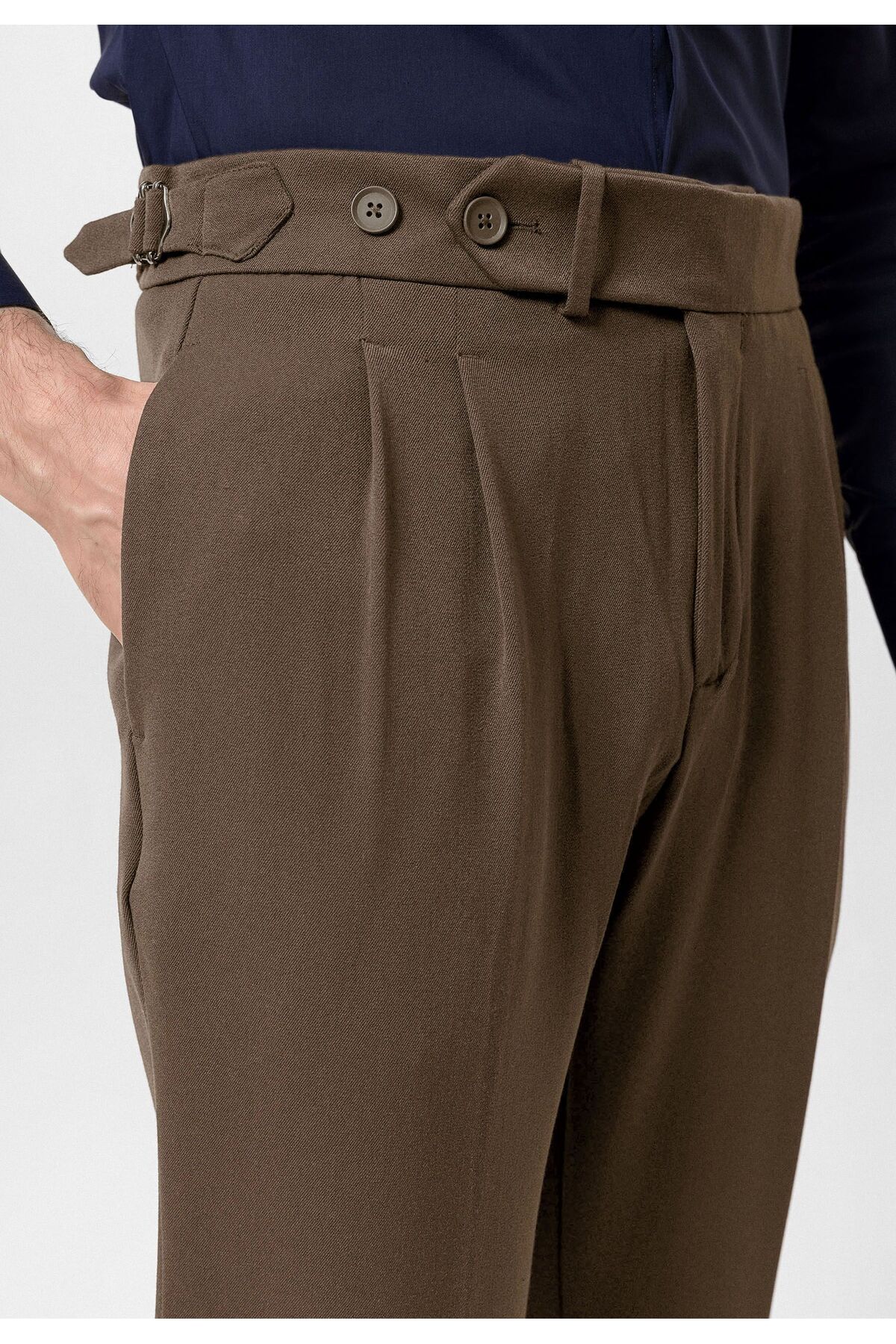 شلوار مردانه پلیسه دار فاق بلند مدل Carrot Fit — سفید A22Y2654-SEBA-1 — تصویر 5 از 6