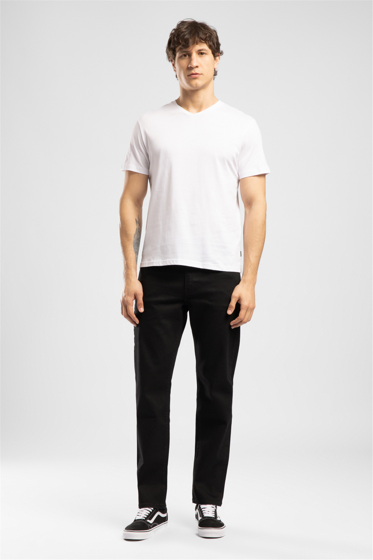 JONAT Men's Regular Fit 100% Cotton Basic V-Neck T-Shirt White