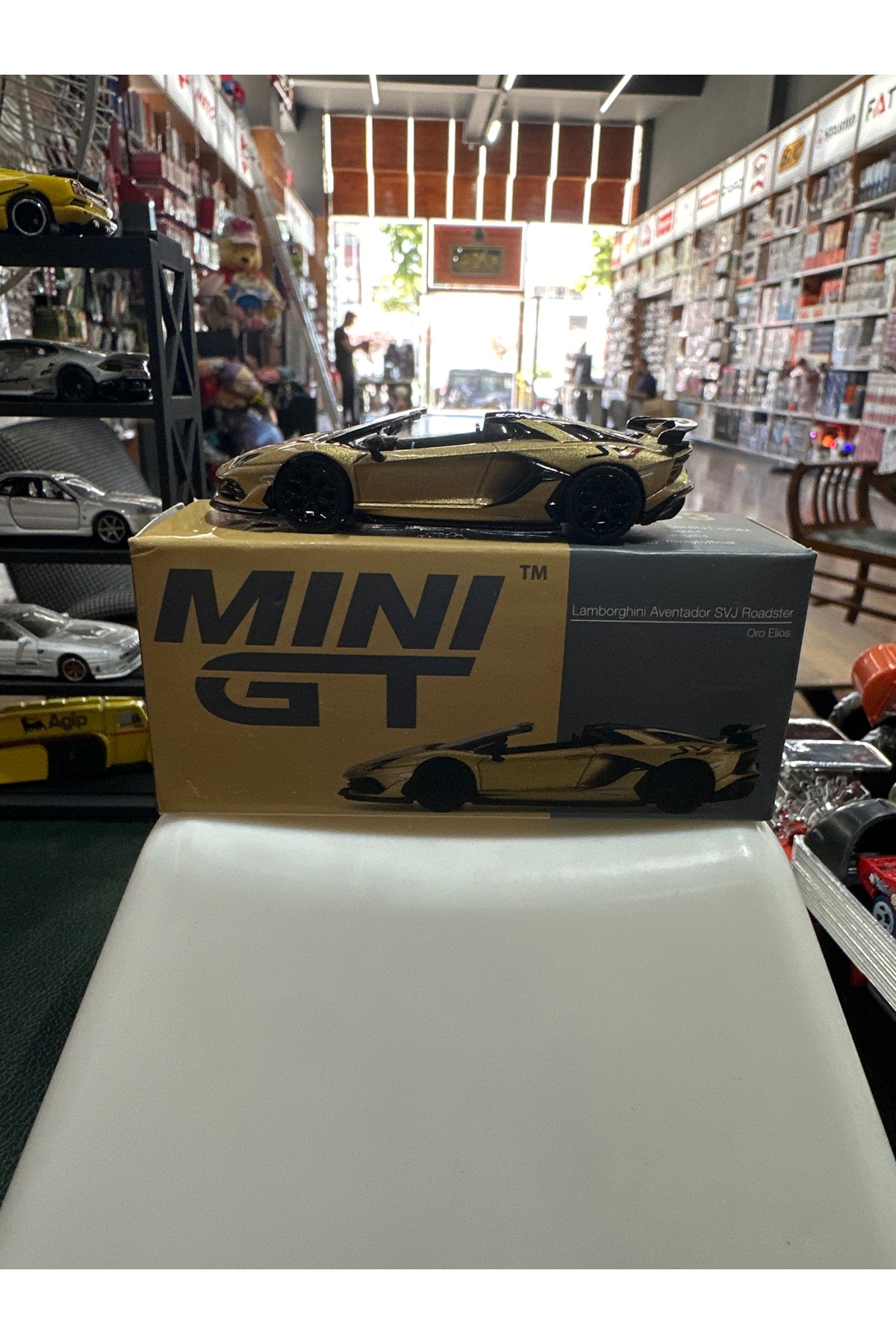 mini gt LAMBORGHINI AVENTADOR SVJ ROADSTER ORO ELIOS - Fiyatı