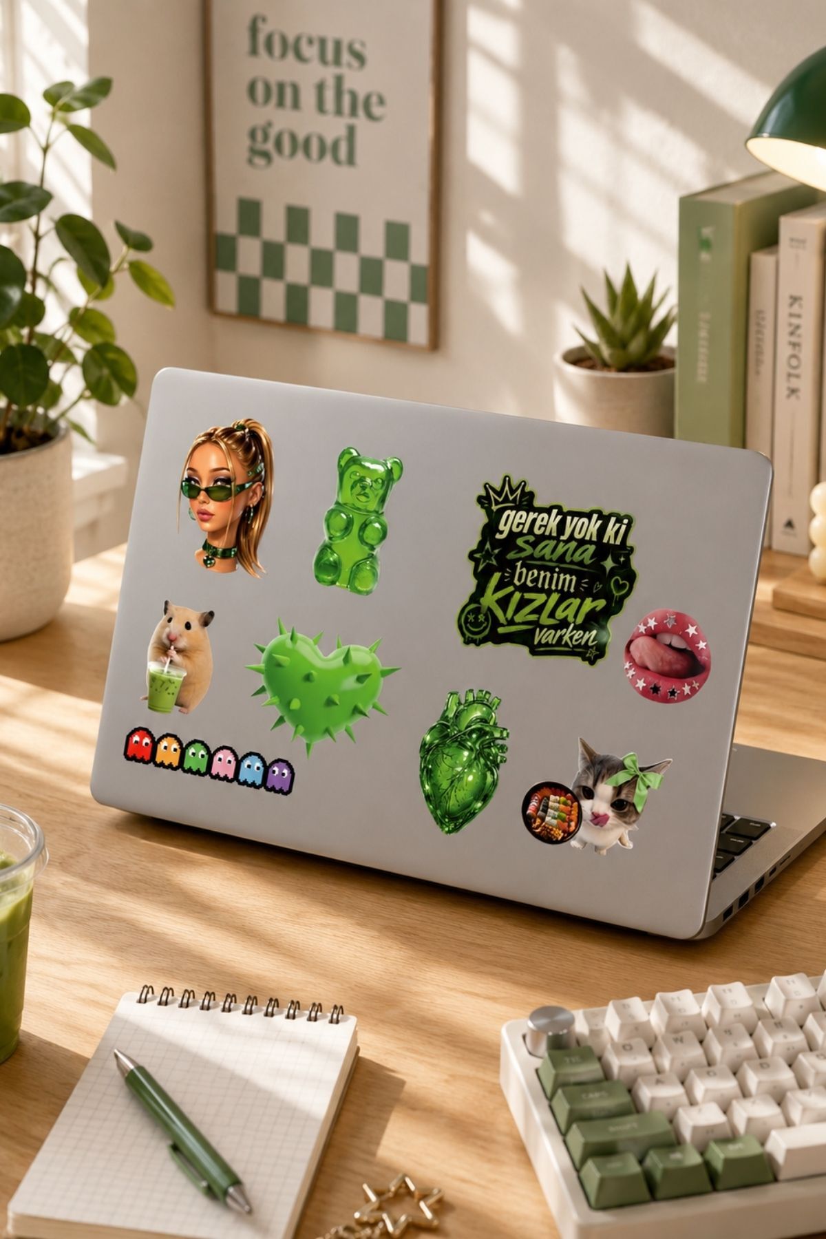 Manifest Sueda Yeşil Sticker Seti, Girlband Temalı Dekoratif Laptop ve Telefon Etiketi