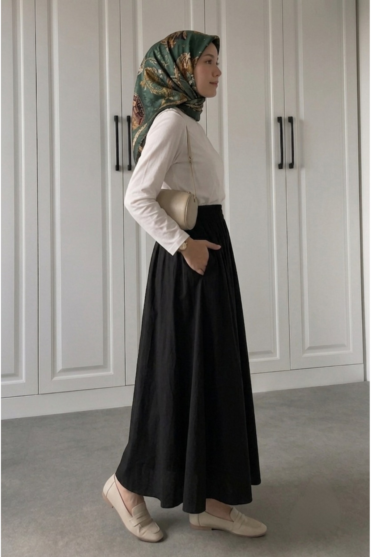 ECEYLÜL MODA Siyah Cepli Kloş Skuba Krep Etek - Rahat ve Şık Kombinler İçin İdeal görsel 4