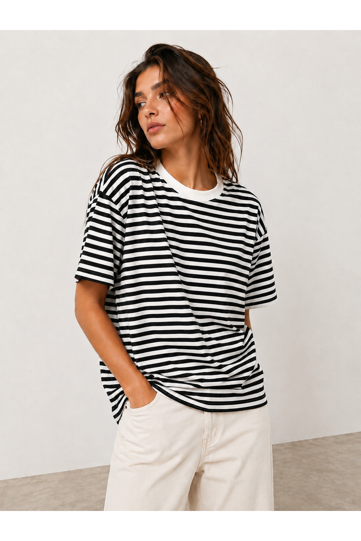 kayzn.tr  Unisex Siyah Beyaz Çizgili Oversize Basic Tişört - Görsel 4