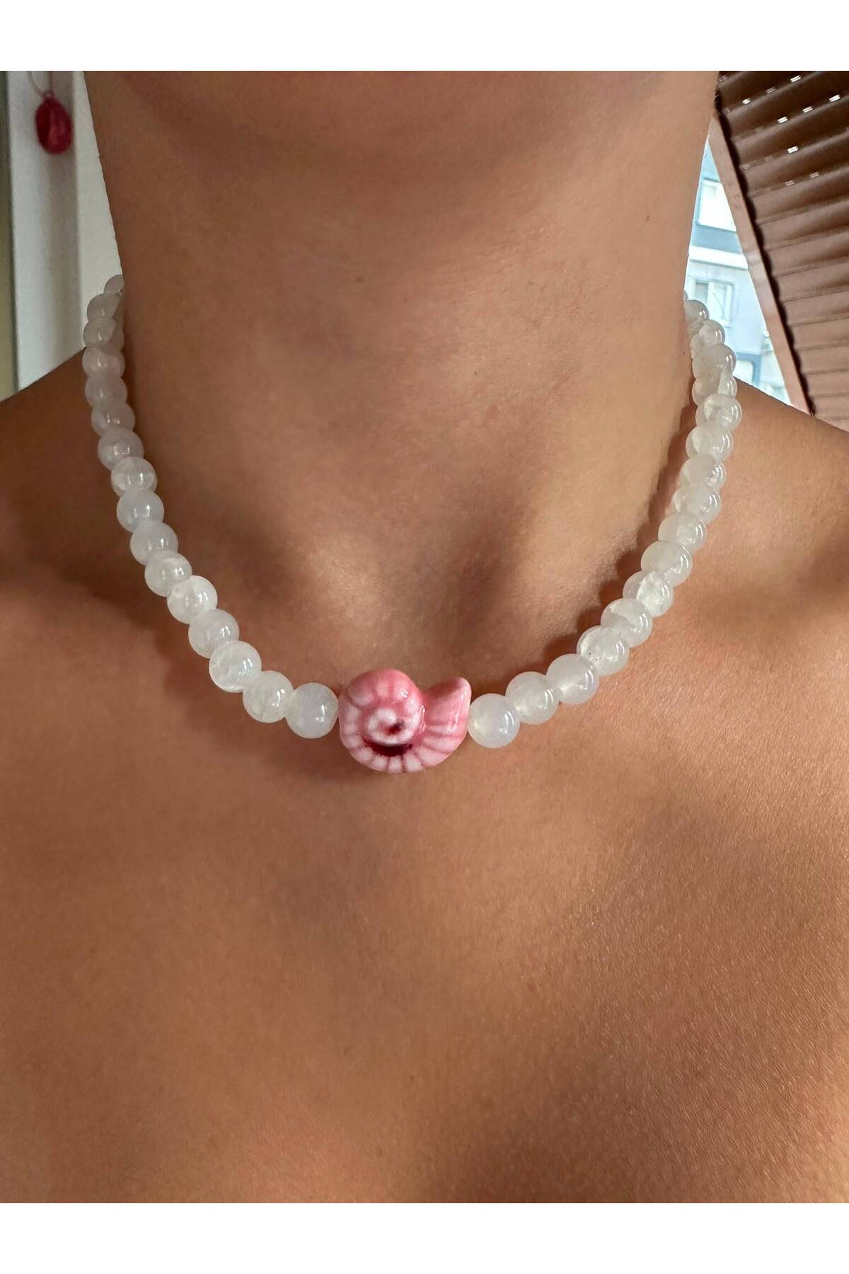 Pembe Deniz Kabuğu Charm Beyaz Renk Yazlık Boncuk Kadın Kolye - Detay Görseli 1