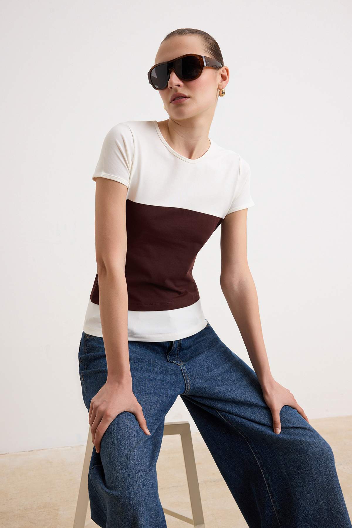 Trendyolmilla Çok renkli Fitted/Vücuda Oturan Kısa Kollu Örme Pamuklu Esnek Örme T-shirt TWOSS26TS00298