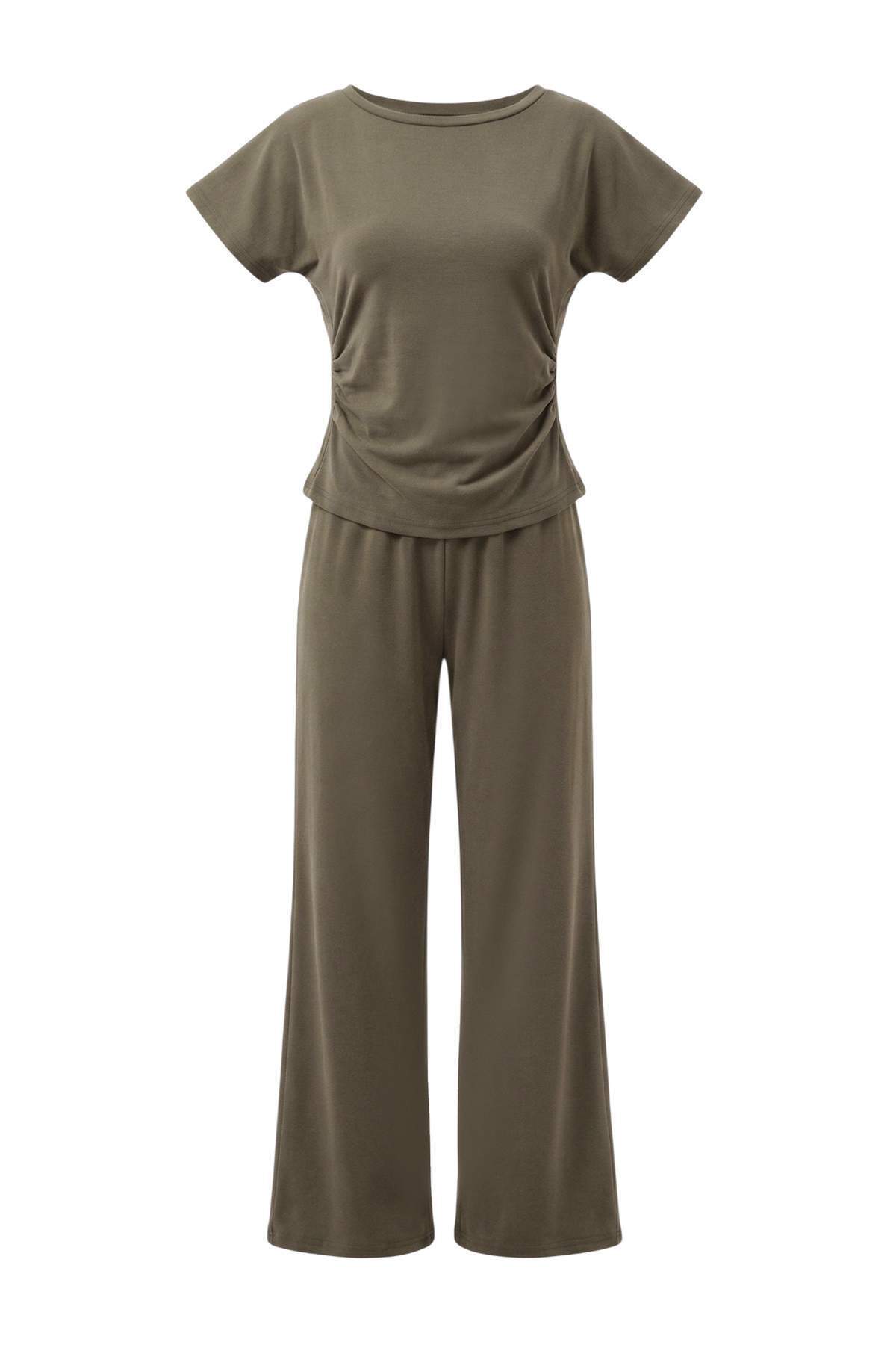 Trendyolmilla Haki Düz Fitted/Vücuda Oturan Geniş Paça Büzgülü Lyocell İçerikli Örme Alt-Üst Takım TWOAW27AU00042