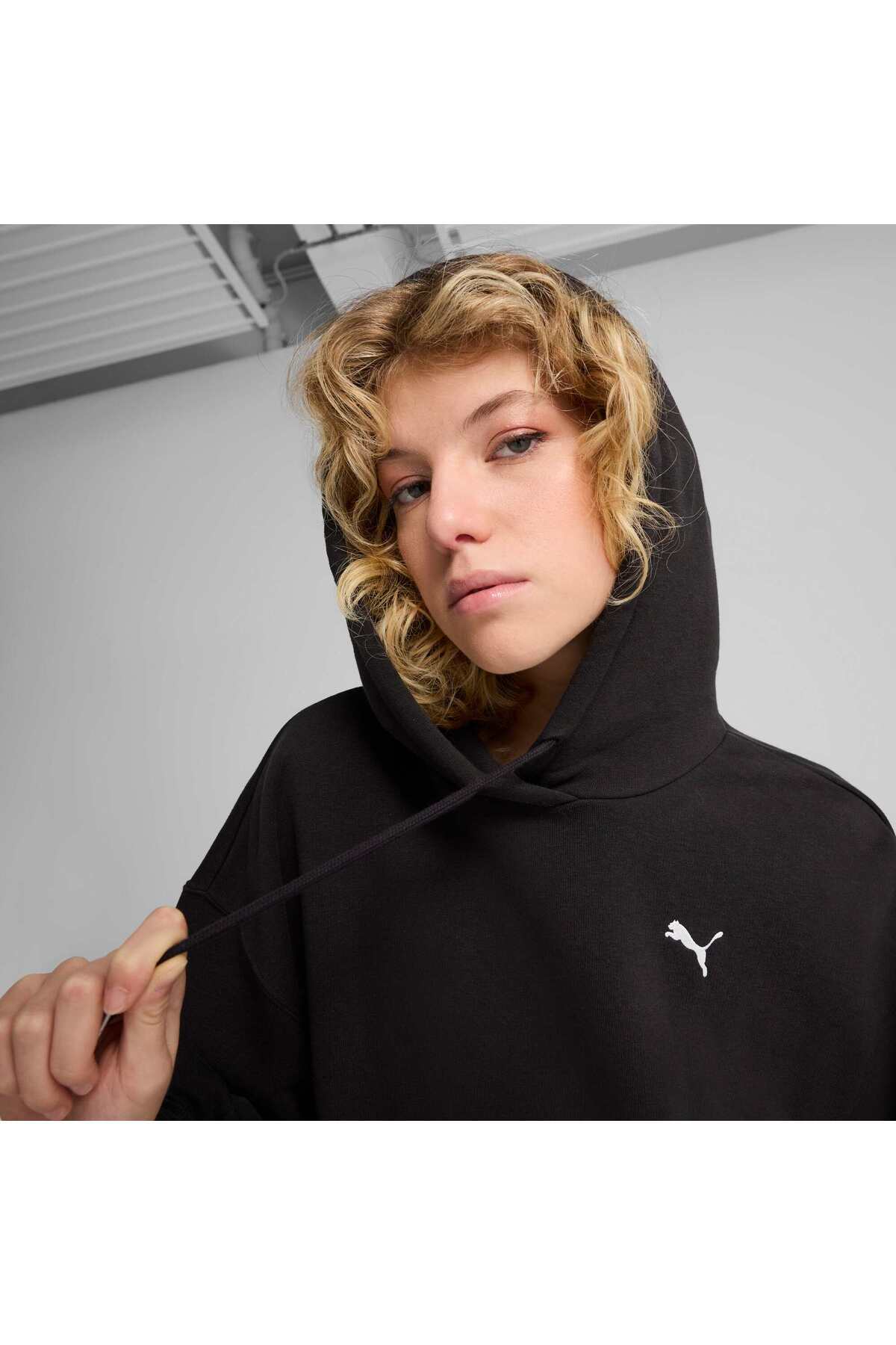Puma WARDROBE ESSENTIALS Kadın Geniş Kesim Kısa Kapüşonlu SWEATSHIRT görsel 5
