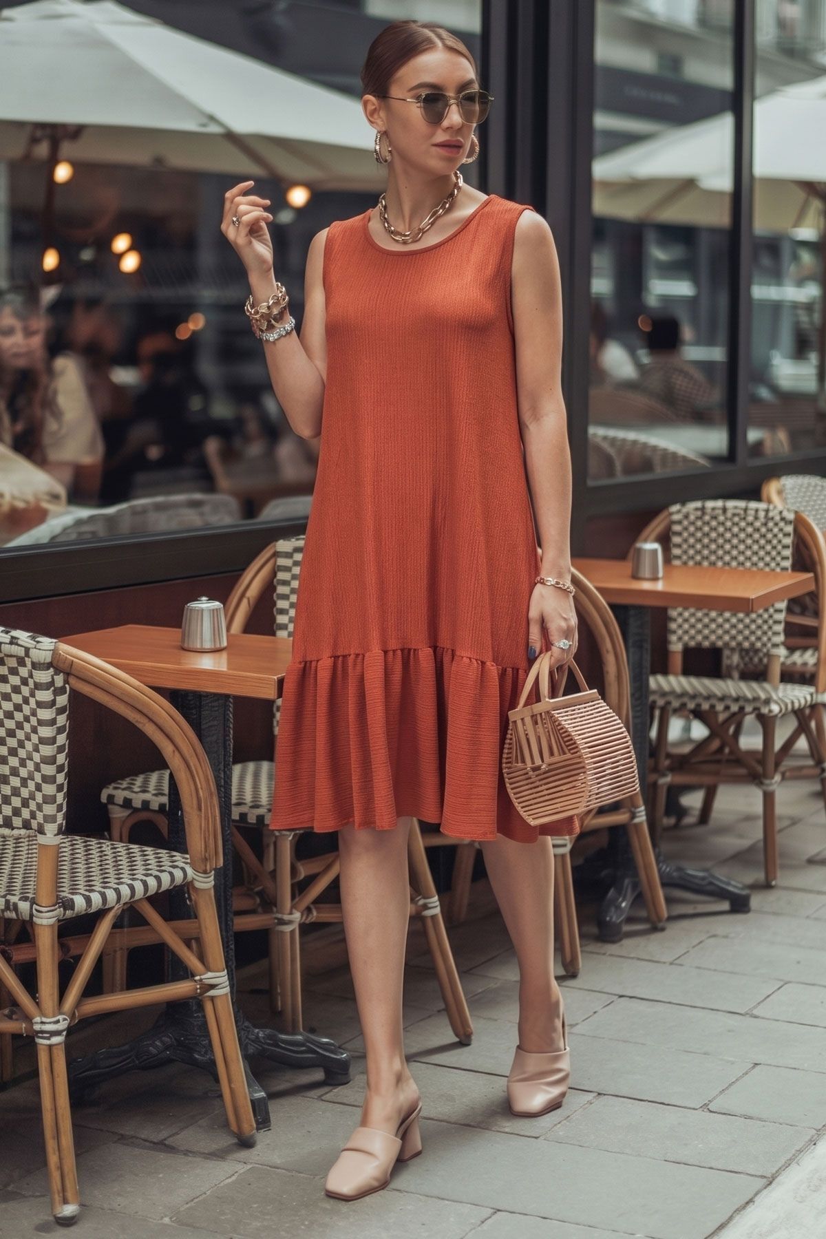 armonika Damenkleid mit ärmellosem Rock und Rüschen ARM-26Y001081