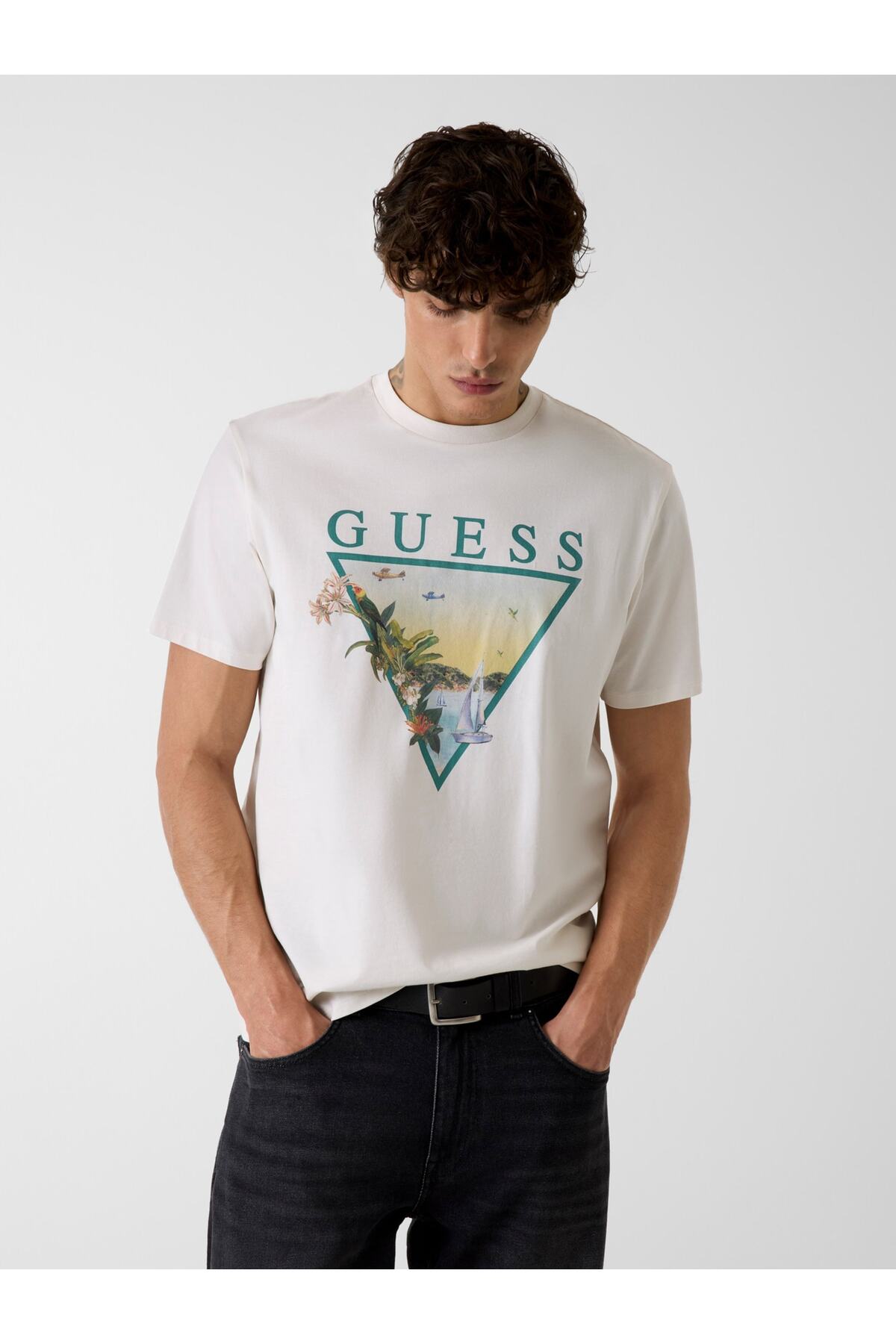 تیشرتزنانهGuessرنگارنگ تیشرتزنانهGuessرنگارنگ