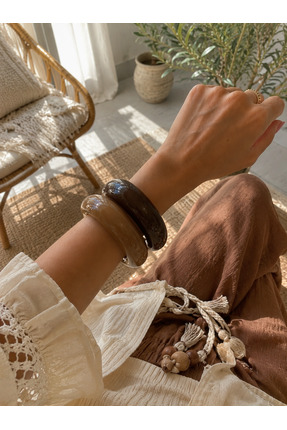 IM ATELIER Bohem Reçine Bileklik – Açık Kahve Tonlu Kalın Bangle
