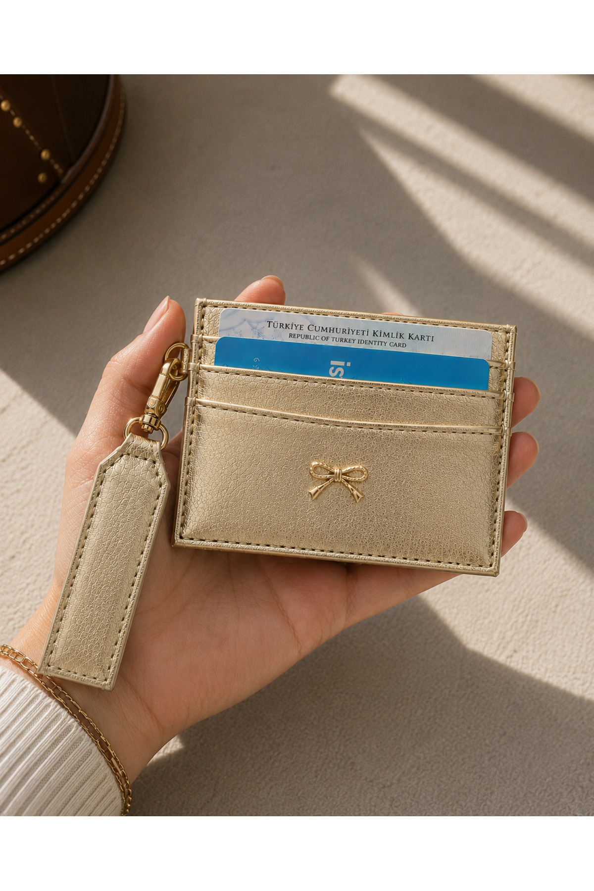 mossi Altın Fiyonk Detaylı Aksesuarlı Kadın Kartlık Cüzdan