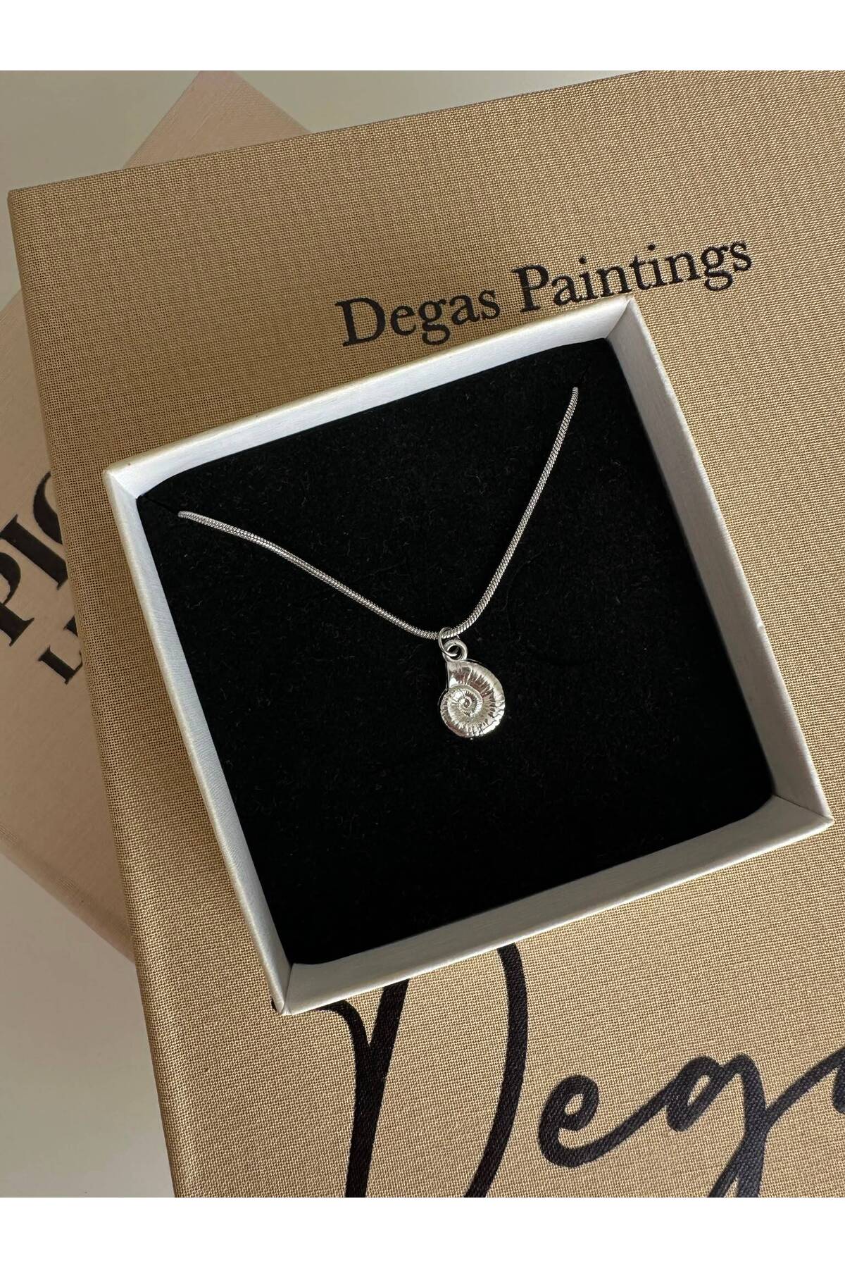 Mini Deniz Kabuğu Charm Çelik Zincirli 45 cm Yazlık Gümüş Kolye - Detay Görseli 1