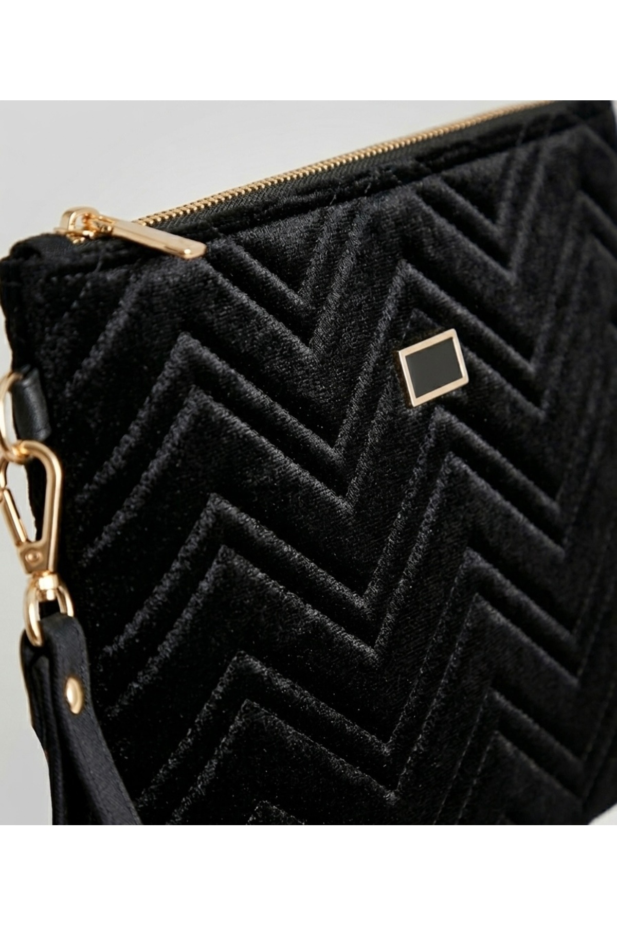 BK Bags & Accessories Orta Boy Siyah Kadife Zikzak Desenli Portföy Çanta Clutch görsel 2