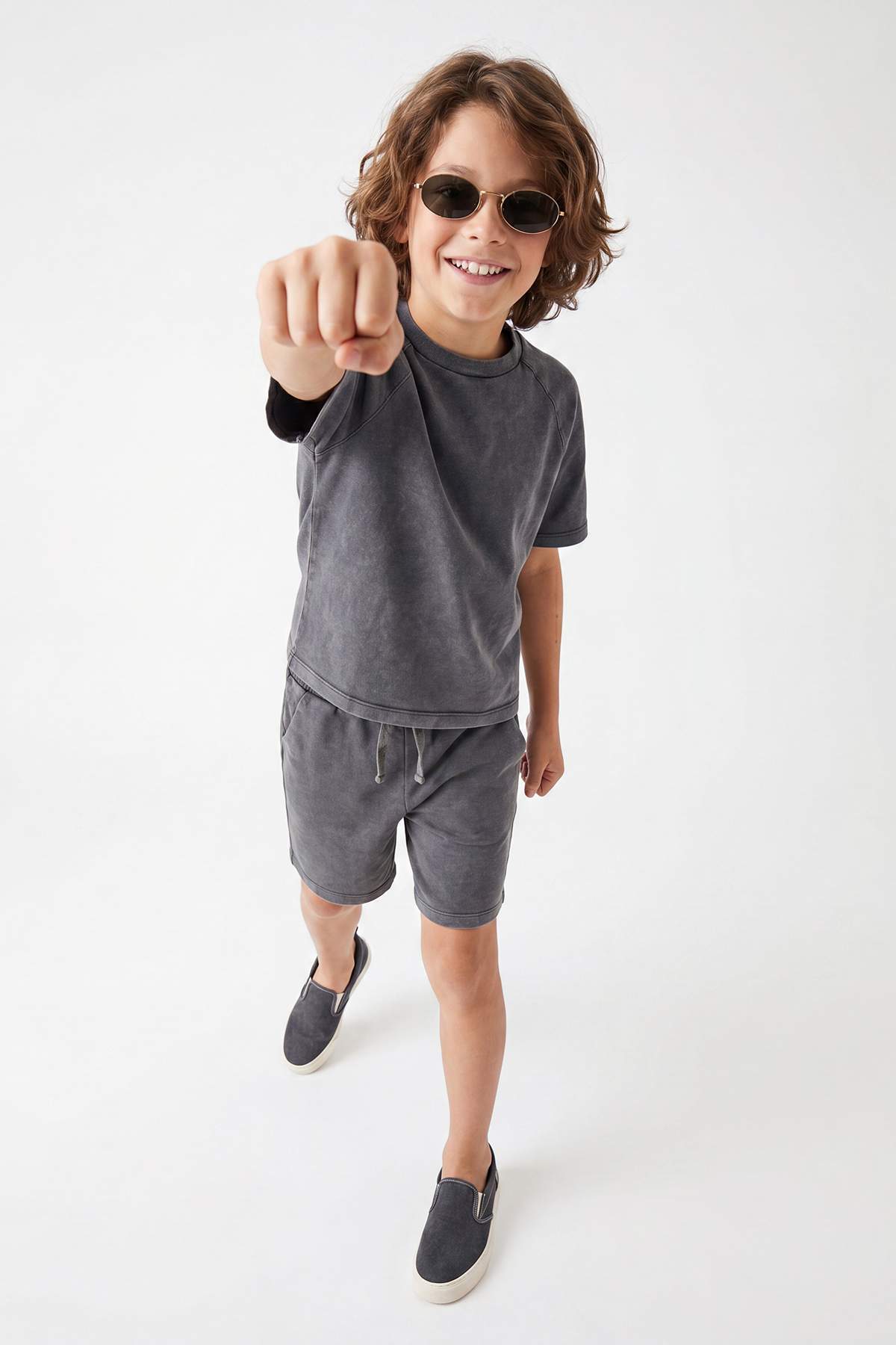 TRENDYOLKIDS Anthrazitfarbenes, säuregewaschenes Strick-Oberteil und -Unterte...
