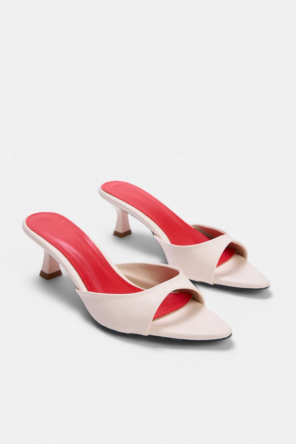 TRENDYOL SHOES Bone Pointed Toe Kitten Heels Damen-Hausschuhe mit 3 cm Absatz...