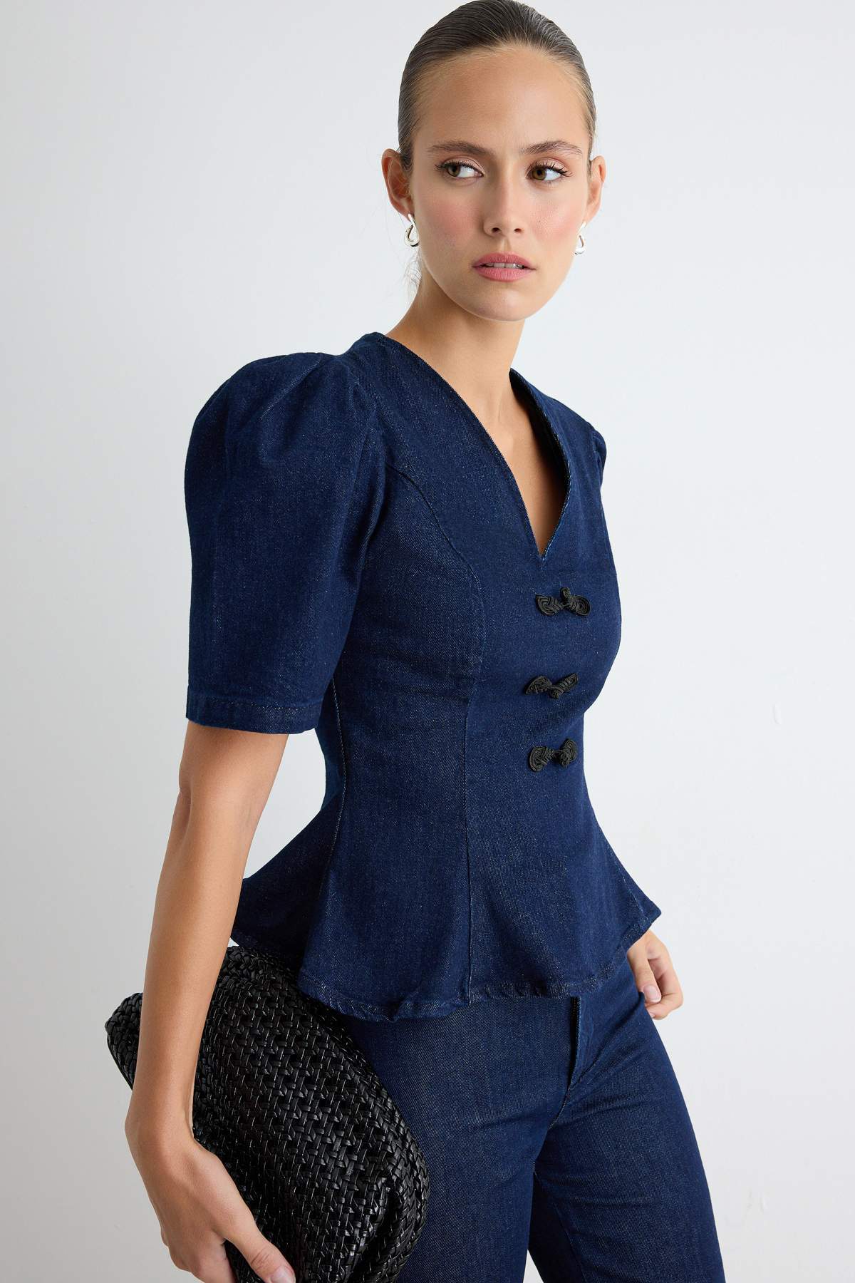 Trendyol Collection Dark Blue Accessory Detailed Balloon Sleeve Denim Blouse Twoaw27Bz00252