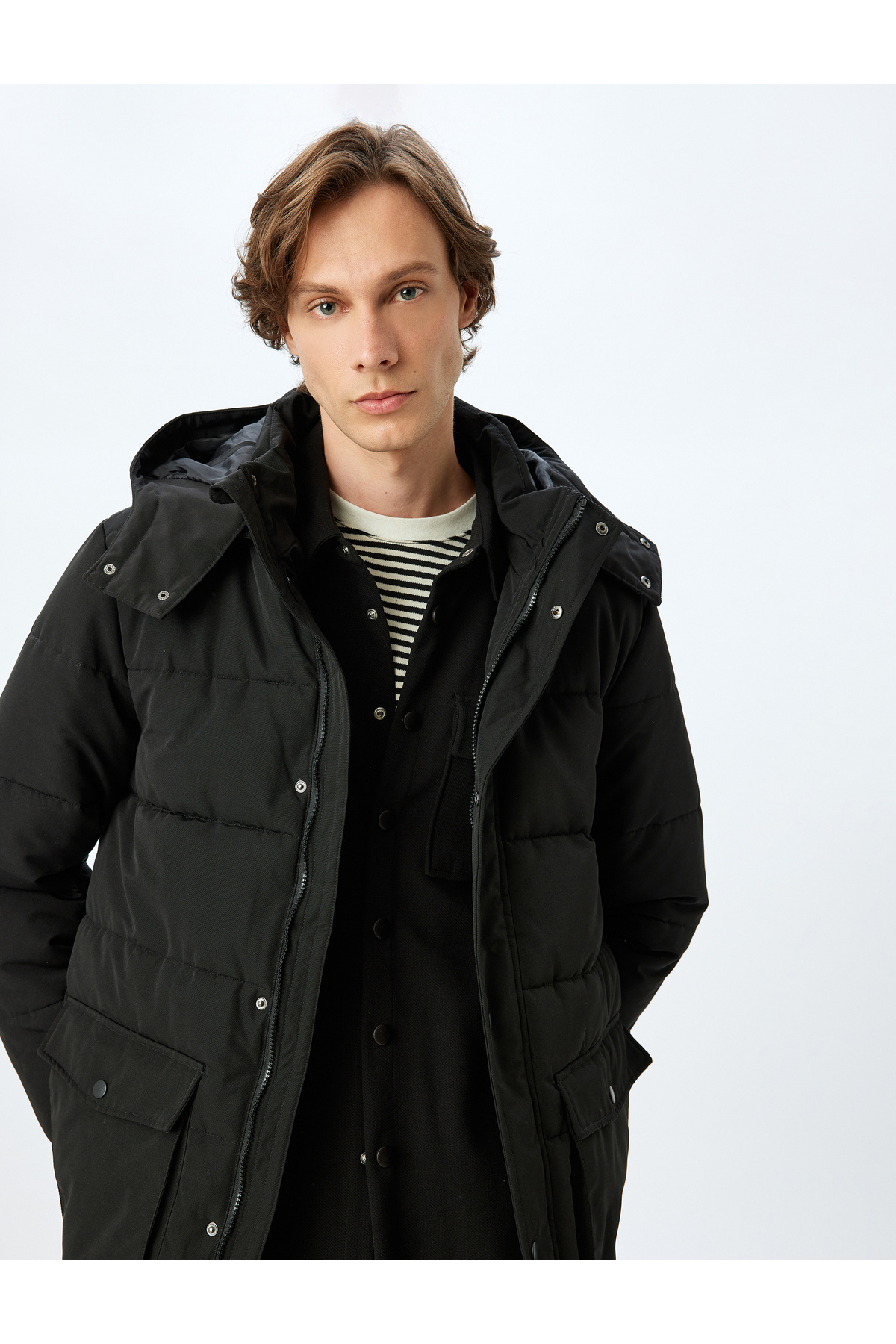 Koton Şişme Mont Kapşonlu Fermuarlı Cep Detaylı Slim Fit — مشکی 5WAM00012HW