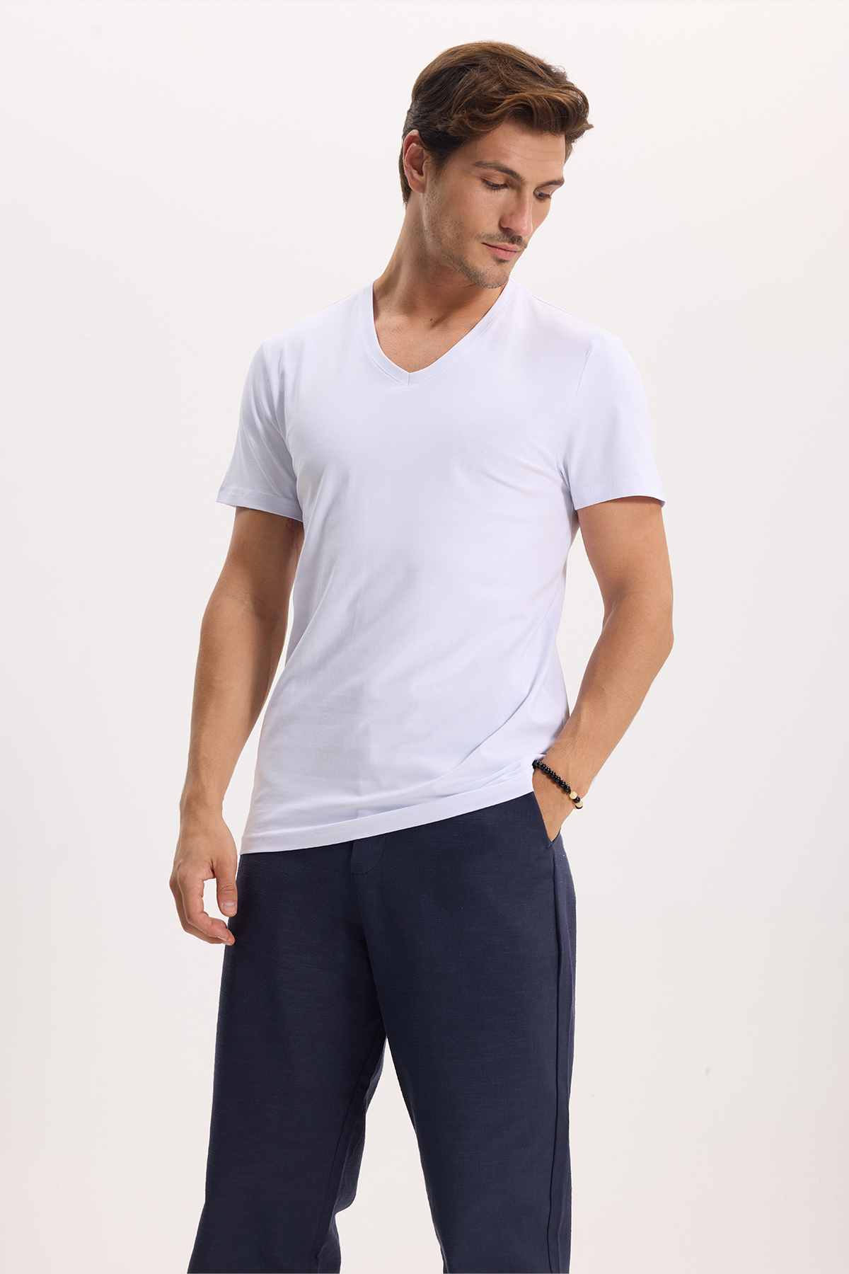 Tudors Erkek Slim Fit Dar Kesim Pamuklu Yumuşak Dokulu Likralı Esnek Kumaş Düz Basic Beyaz V Yaka Tişört görsel 6