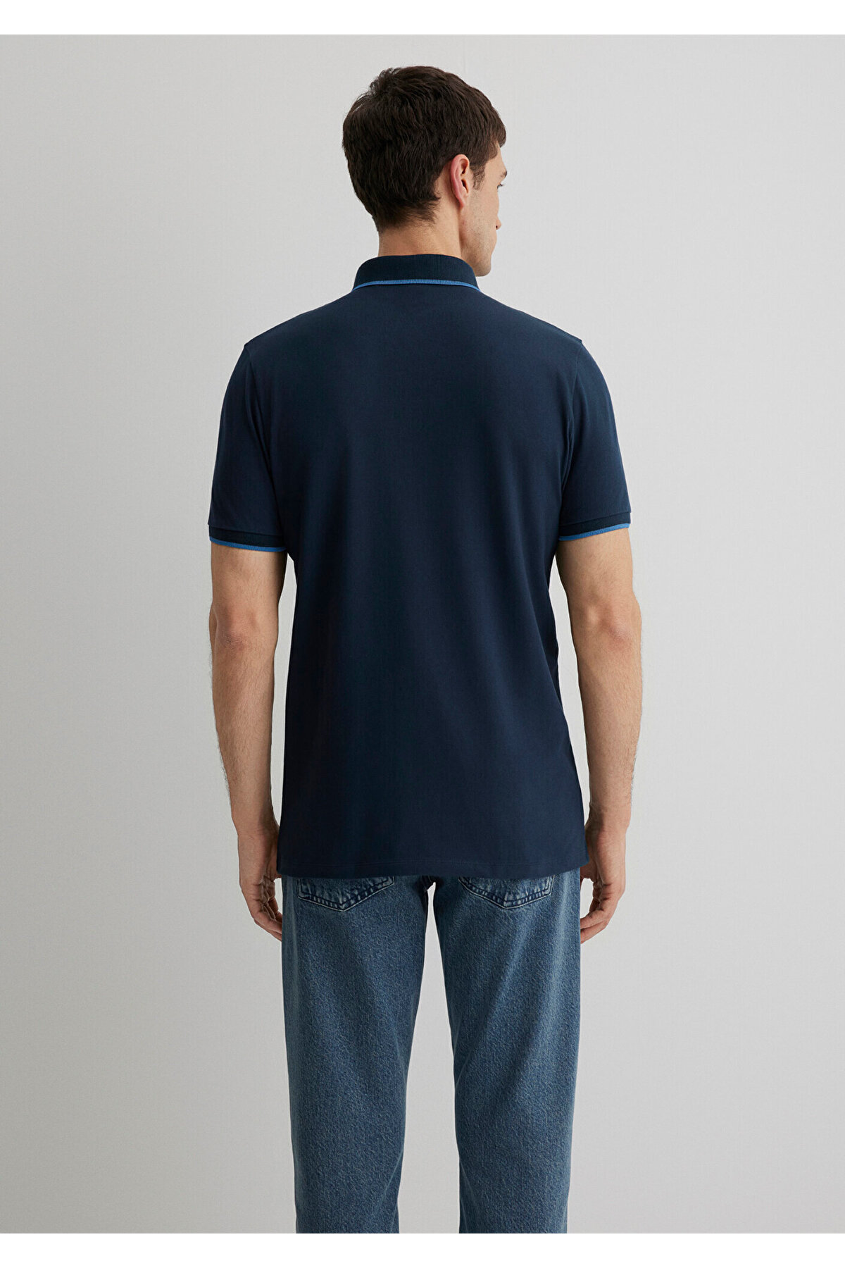 Marineblaues Polo-T-Shirt mit Kragendetail, tailliert, 062373-28417