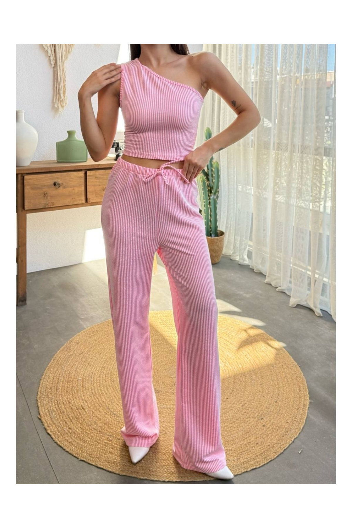 Kadın Pembe Çizgili Tek Omuzlu Crop Pantolon Alt Üst Takım