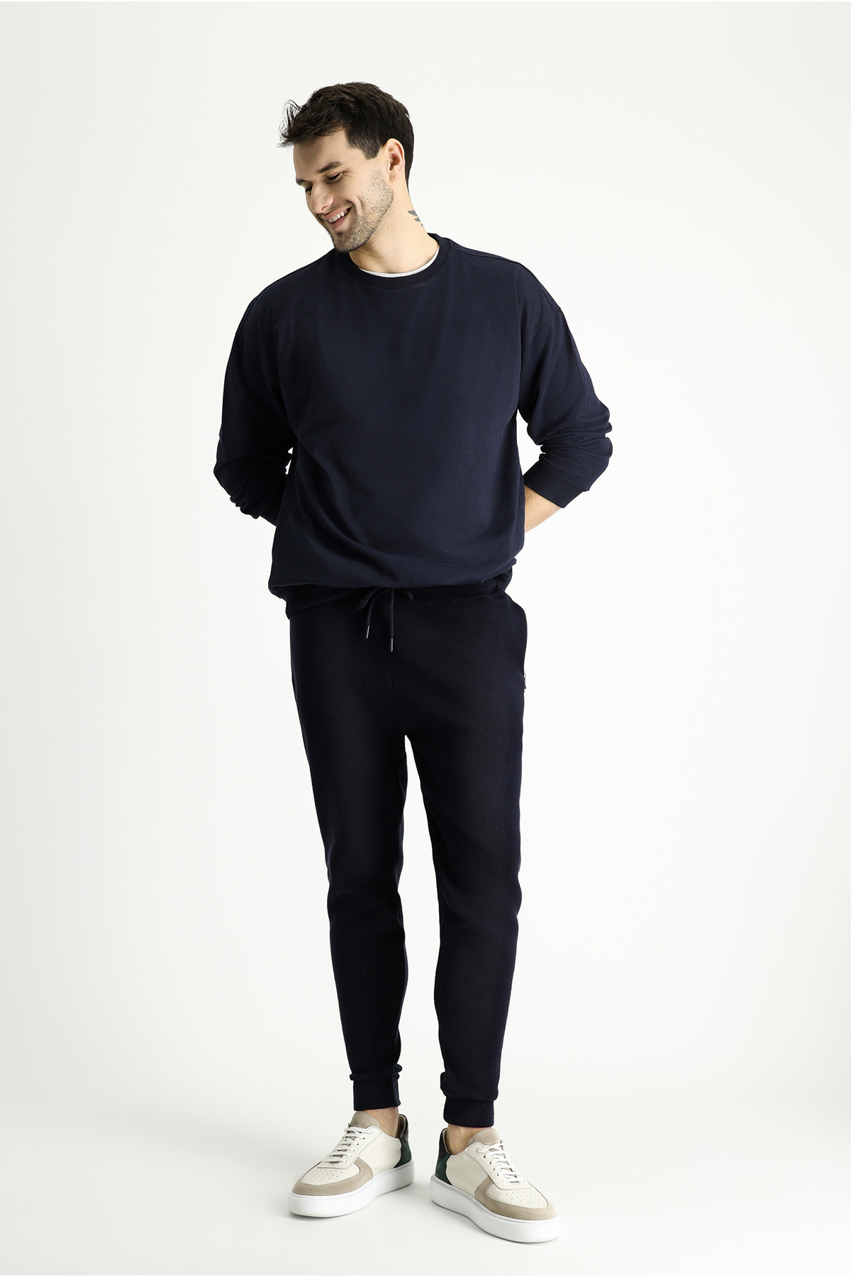 Bisiklet Yaka Oversize Pamuklu Sweatshirt — سرمه‌ای 196790 — تصویر 2 از 6