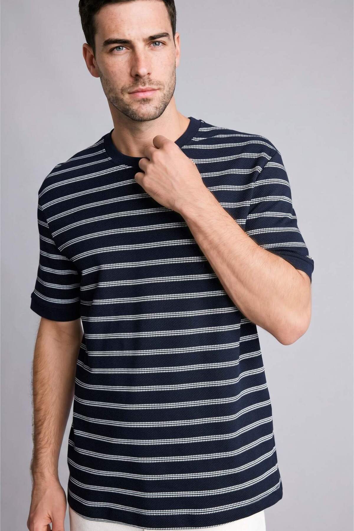 Defacto Cotton Regular Fit Crew Neck Short Sleeve T-Shirt G7053Ax26Sm