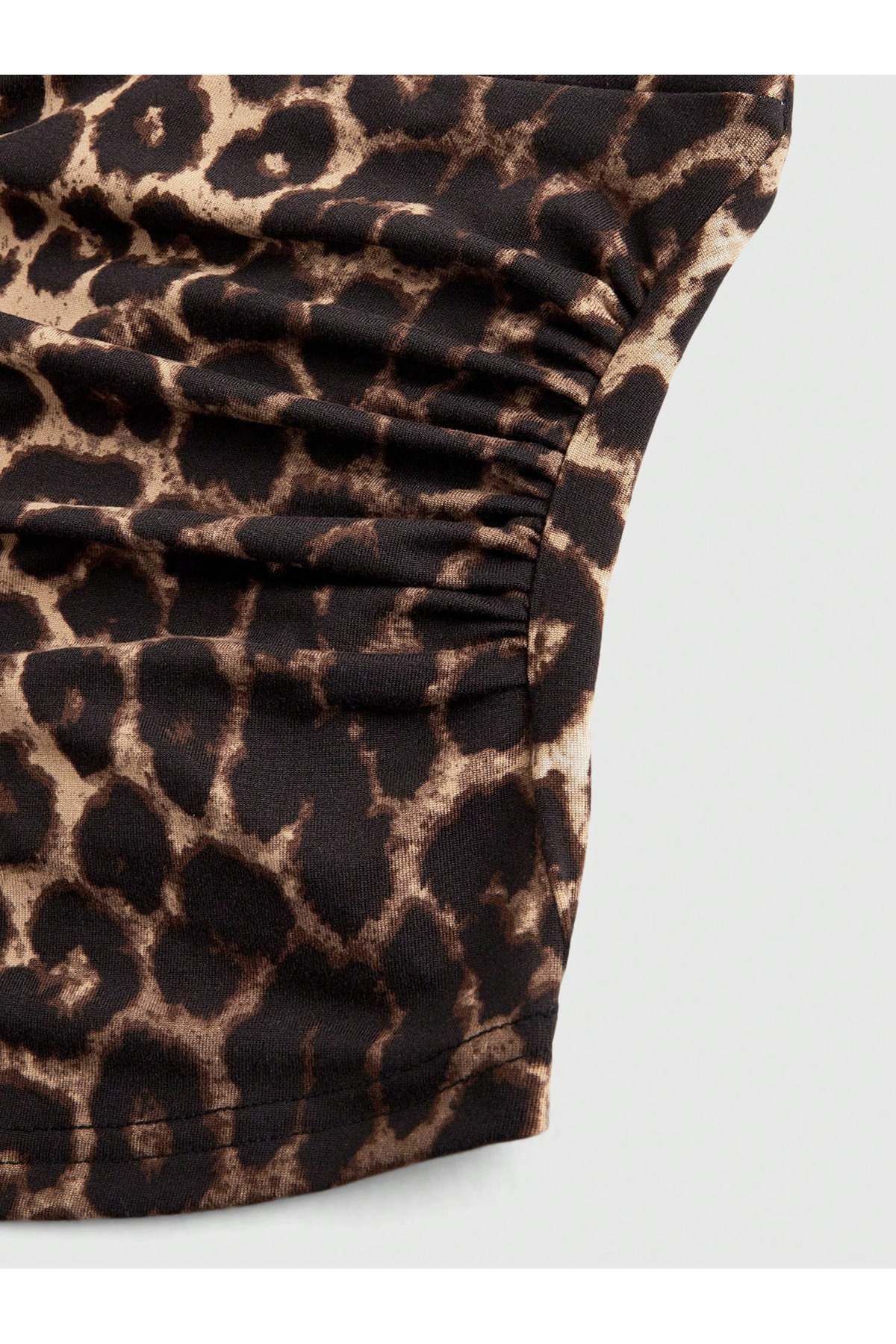 Wildco  Leopar Desenli Boyundan Bağlamalı Drapeli Crop Bluz Slim Fit Kadın Bluz - Görsel 4