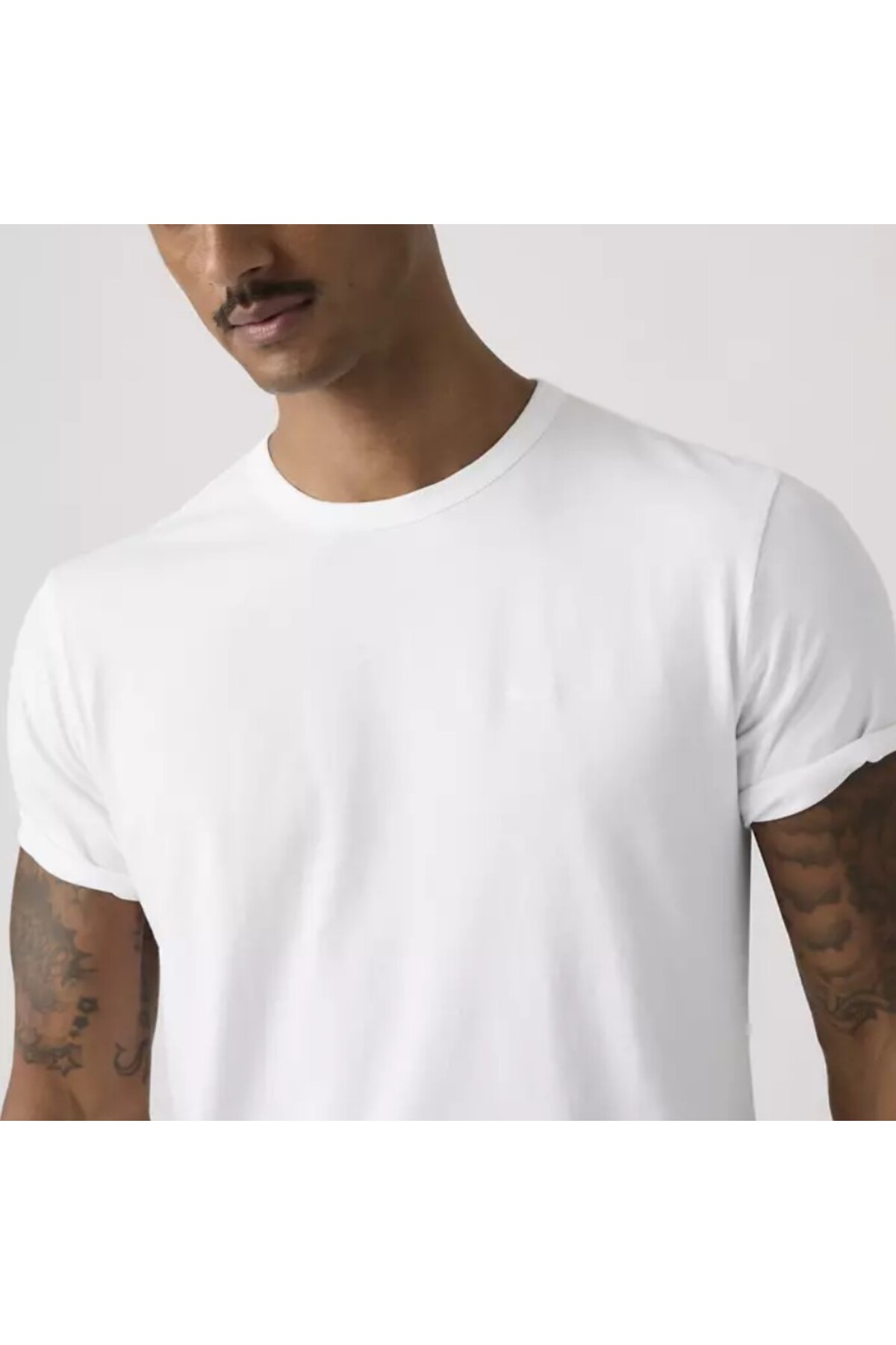 تی‌شرت / تی‌شرت اورجینال آیکون، لوگوی همرنگ بدن. لیوایز تی شرت ورزشی Levi's