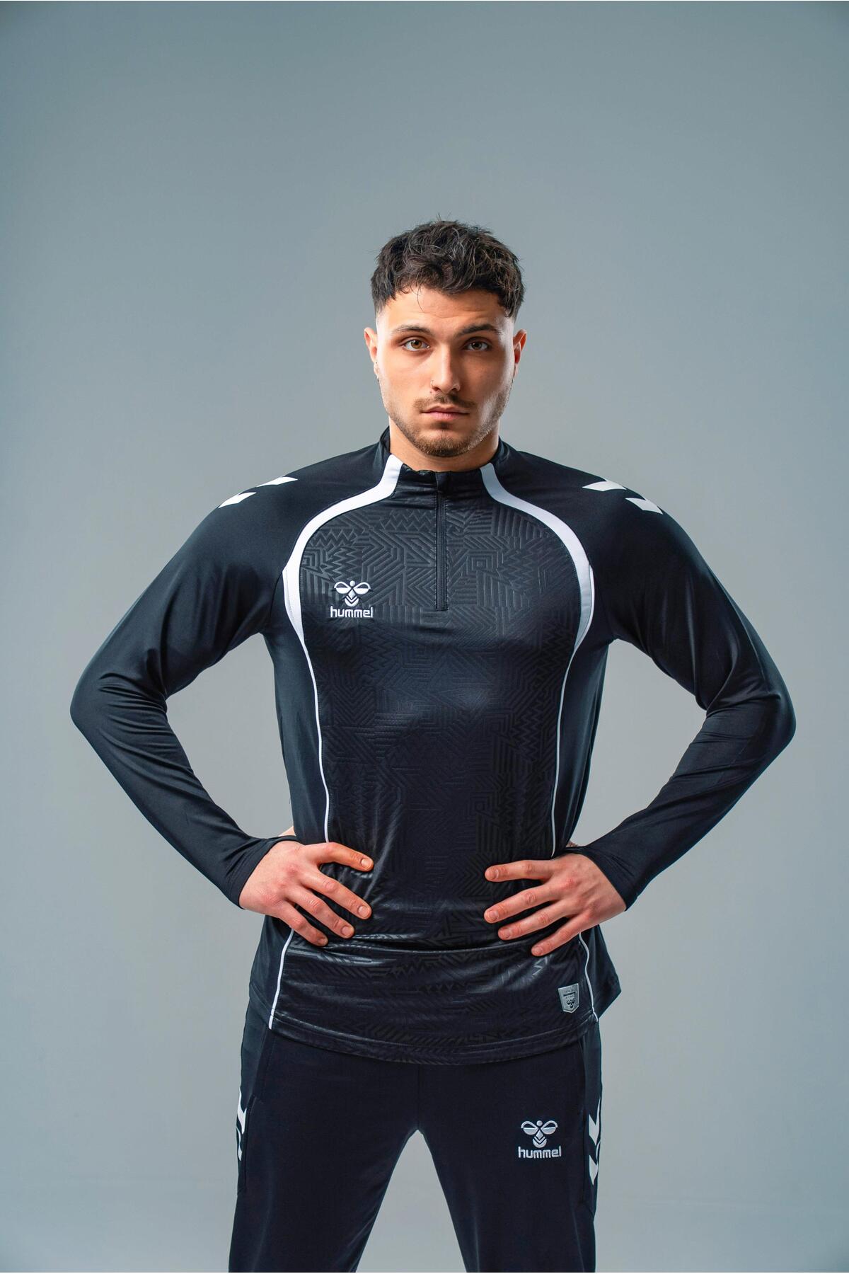 تاپ ورزشی تارگت مدل مشکی هامل ست لباس و شلوار ورزشی hummel