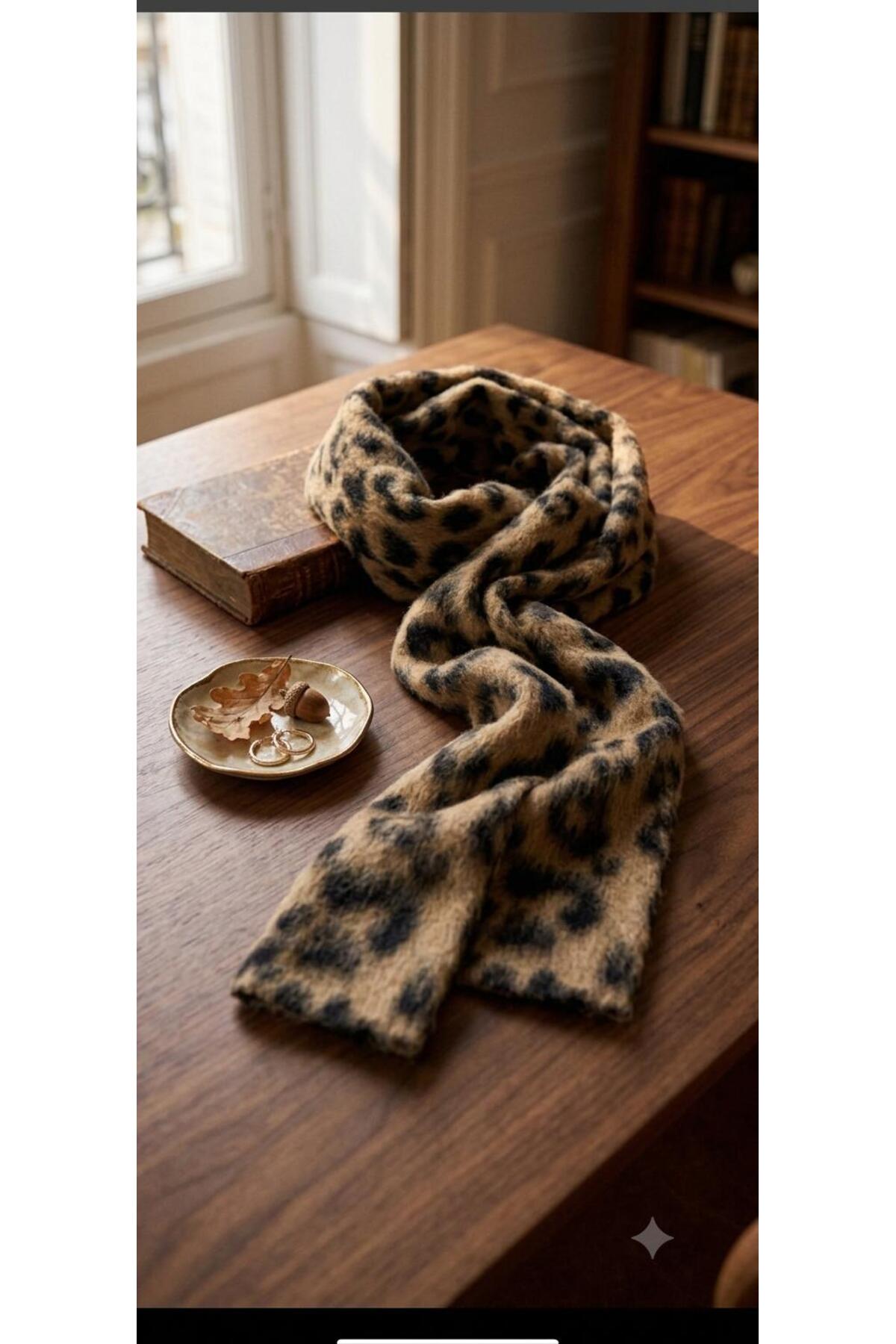 SOLESTA Yumuşak Dokulu Leoparlı Triko Atkı görsel 2