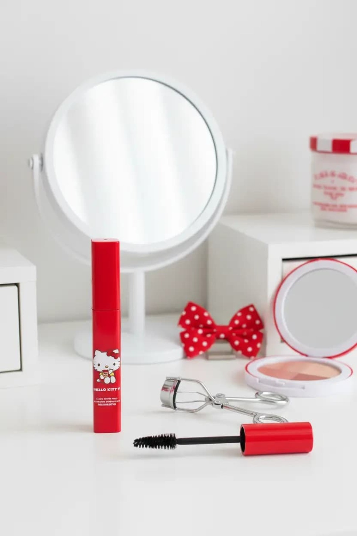 Lisanslı Hello Kitty Uzatıcı Maskara – Uzun, Kıvrık ve Belirgin Kirpik Görünümü — رنگارنگ 2022846510107 — تصویر 4 از 5