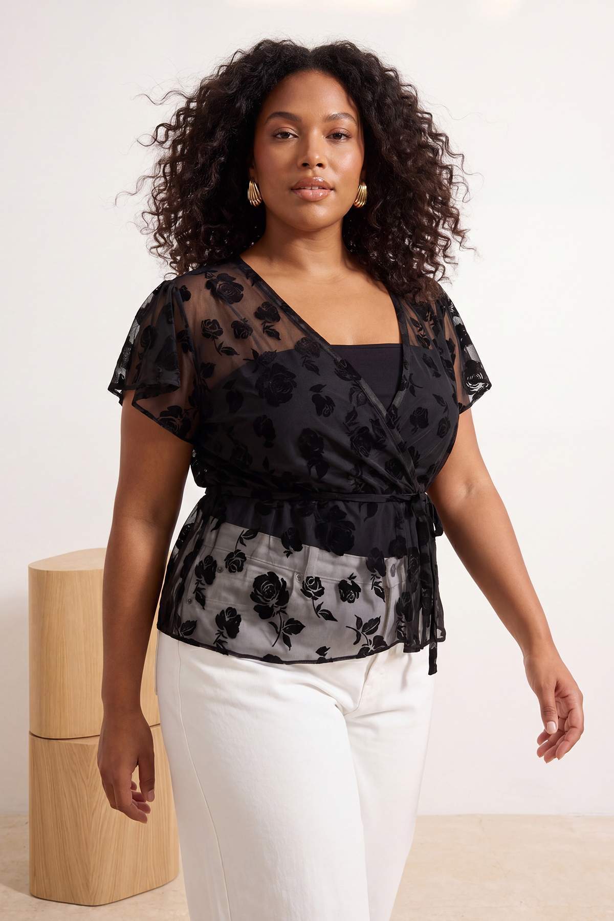 Trendyol Curve Schwarze, mit Flock bedruckte, transparente, stilvolle, gestri...