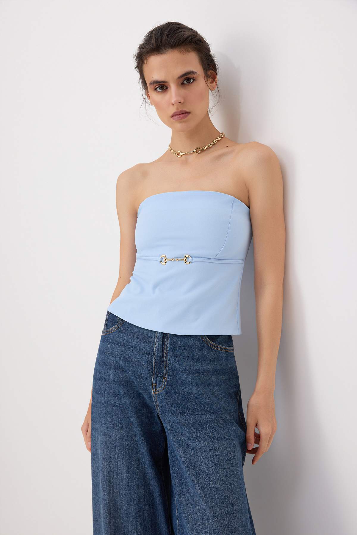 Trendyolmilla Bebe Mavisi Straplez Fitted İnce Süs Kemer Detaylı Dokuma Bluz TWOSS25BZ00421
