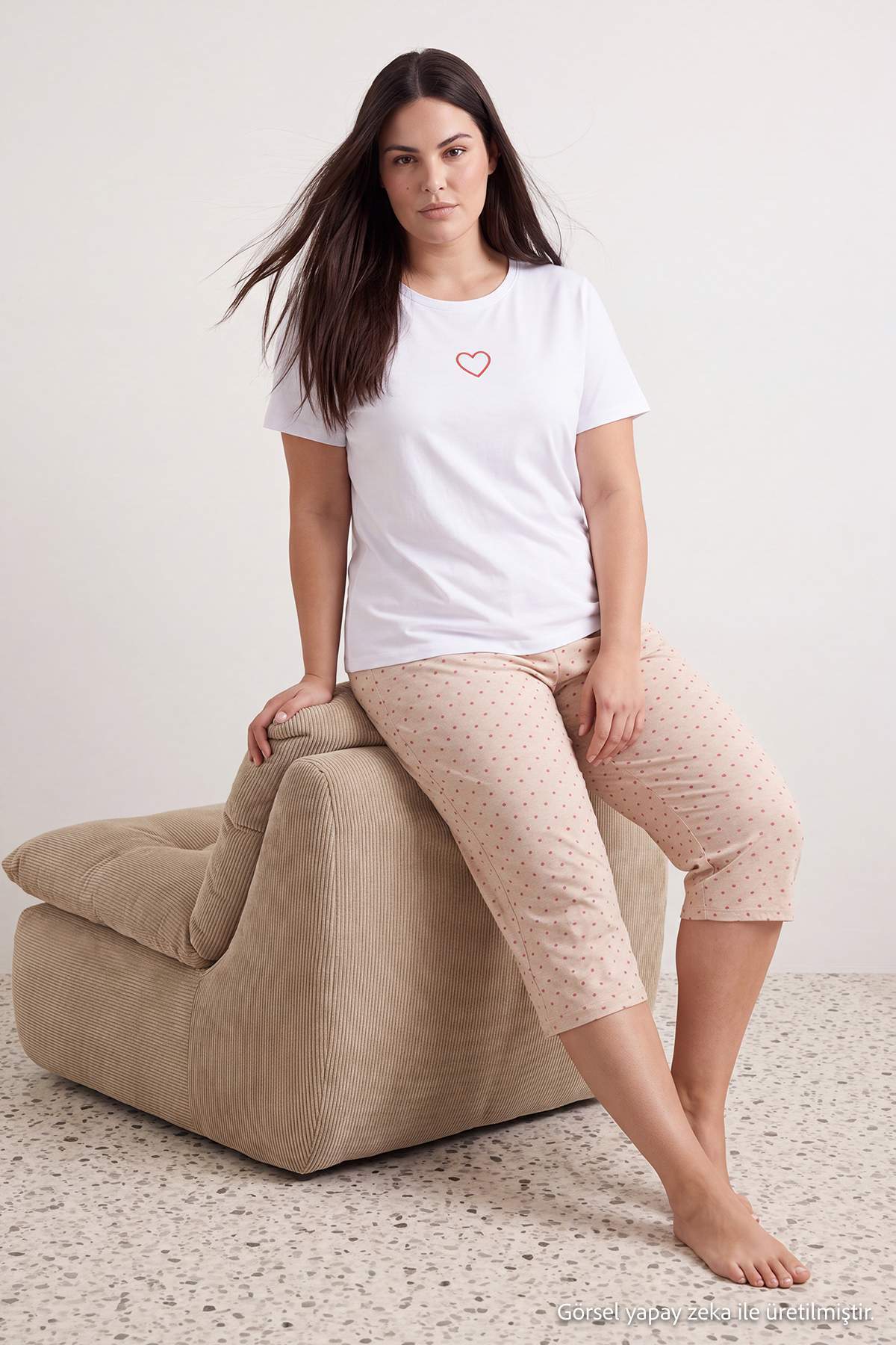 Trendyolmilla Curve Bej Kalp Nakışlı/Baskılı Örme Büyük Beden Pijama Takımı TBBAW27AI00039
