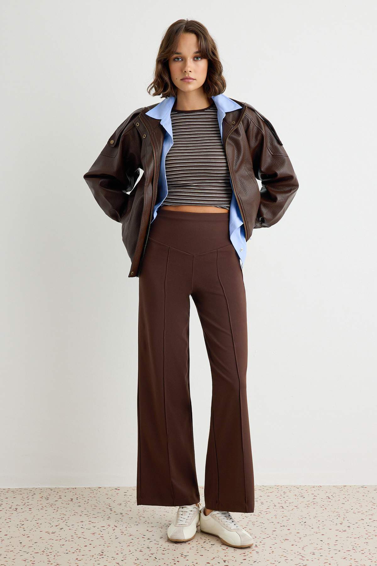 Trendyolmilla Kahverengi Düz Straight Normal Bel Boru Paça Soft Touch Örme Pantolon TWOSS26PL00196