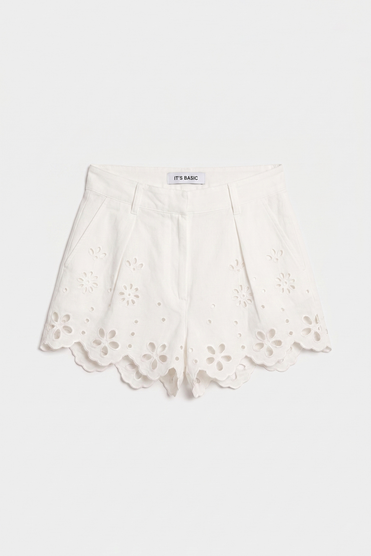 it's basic Ženske šortseve Off-White 7s6-101 sa mini čipkastim detaljima