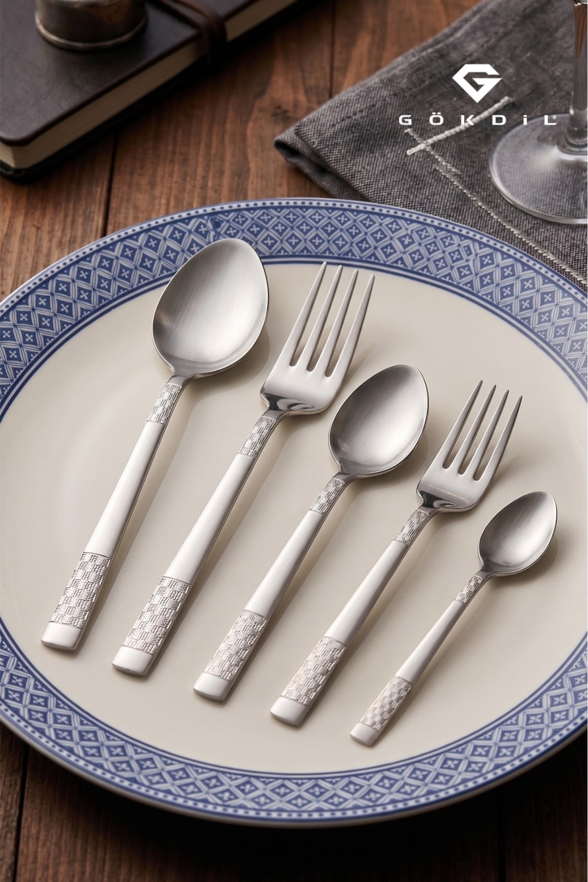60-Piece Steel Cutlery Set for 12 People with Straw Pattern
