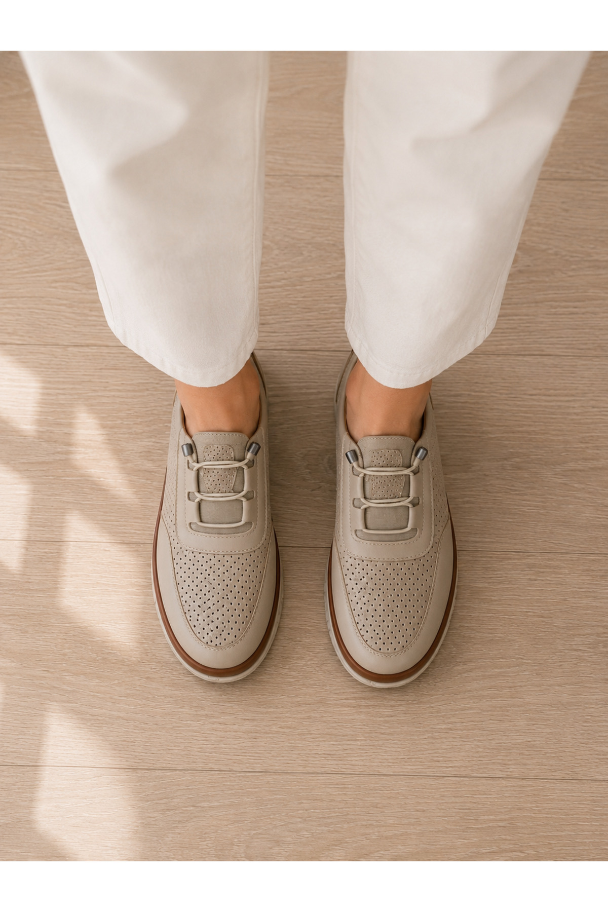 Poli Taban Delikli Kadın Günlük Ayakkabı – Hafif, Nefes Alabilen, Ortopedik Konforlu Casual Sneaker – Bej