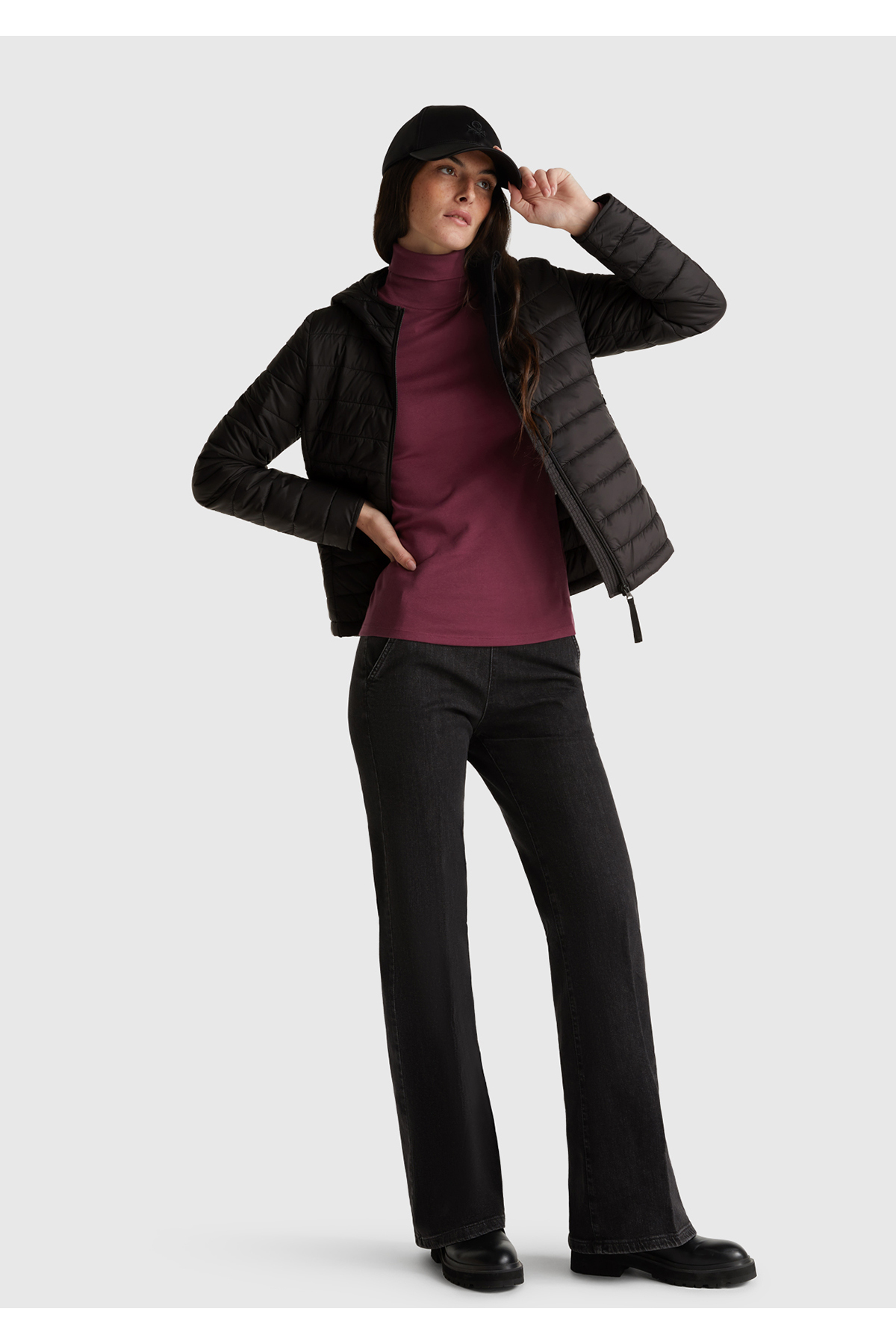 United Colors of Benetton Kadın Siyah Polyester Dolgulu Feramuarlı Kapüşonlu Slim Fit Puffer Mont görsel 5