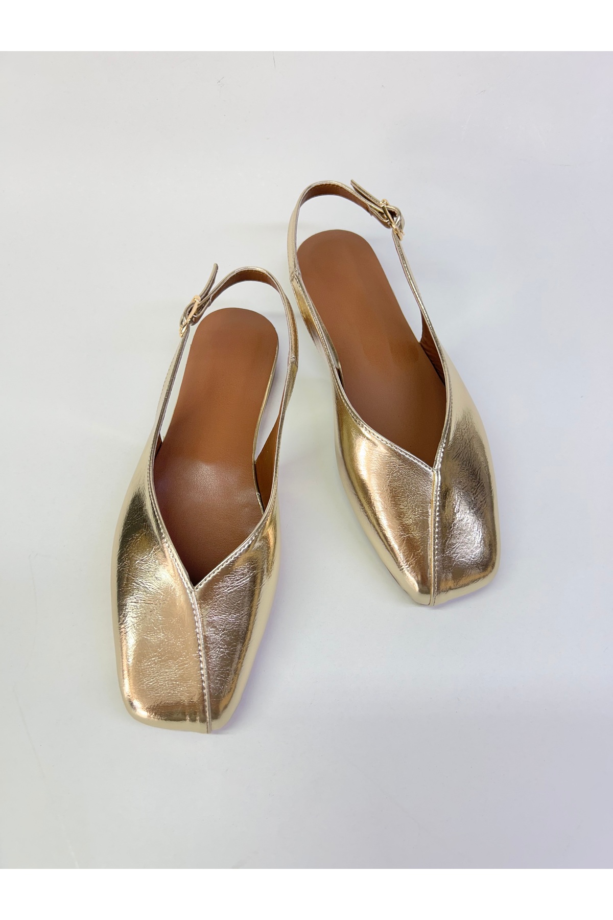 azza shoes BİANCA KADIN KARE KALIP PARLAK ARKASI AÇIK TOKA DETAYLI ZARİF ŞIK GÜNLÜK BABET