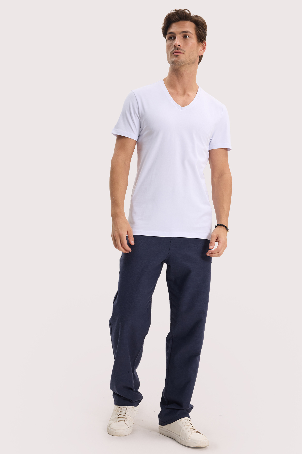 Tudors Erkek Slim Fit Dar Kesim Pamuklu Yumuşak Dokulu Likralı Esnek Kumaş Düz Basic Beyaz V Yaka Tişört görsel 2