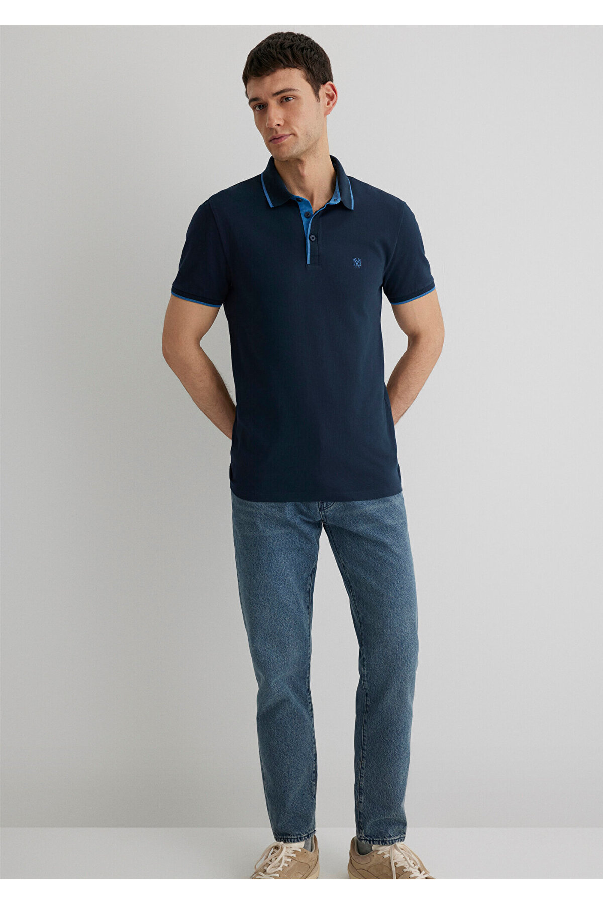 Marineblaues Polo-T-Shirt mit Kragendetail, tailliert, 062373-28417