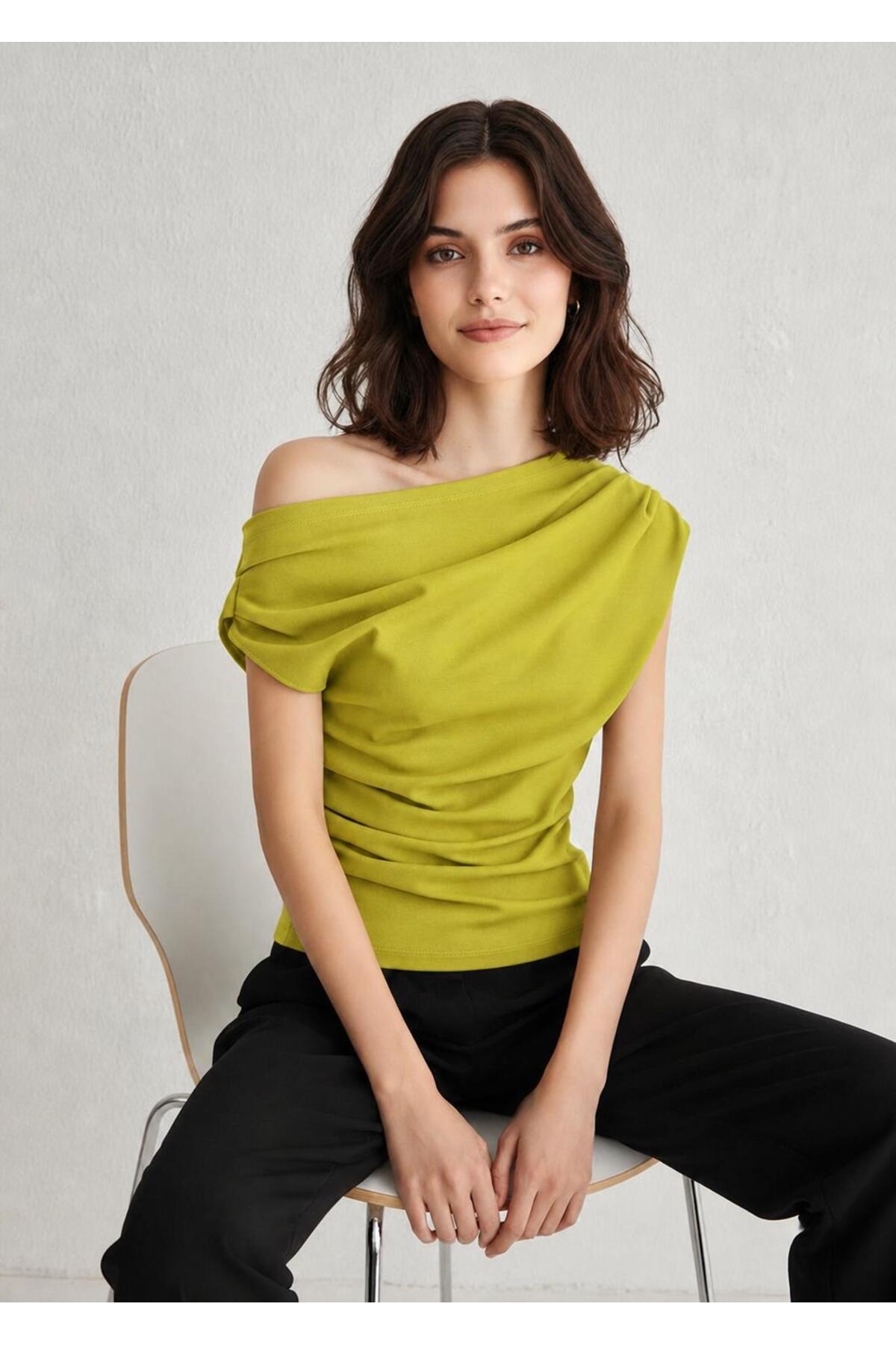 Drape/Shirr Detailed Asymmetrical Neck Blouse