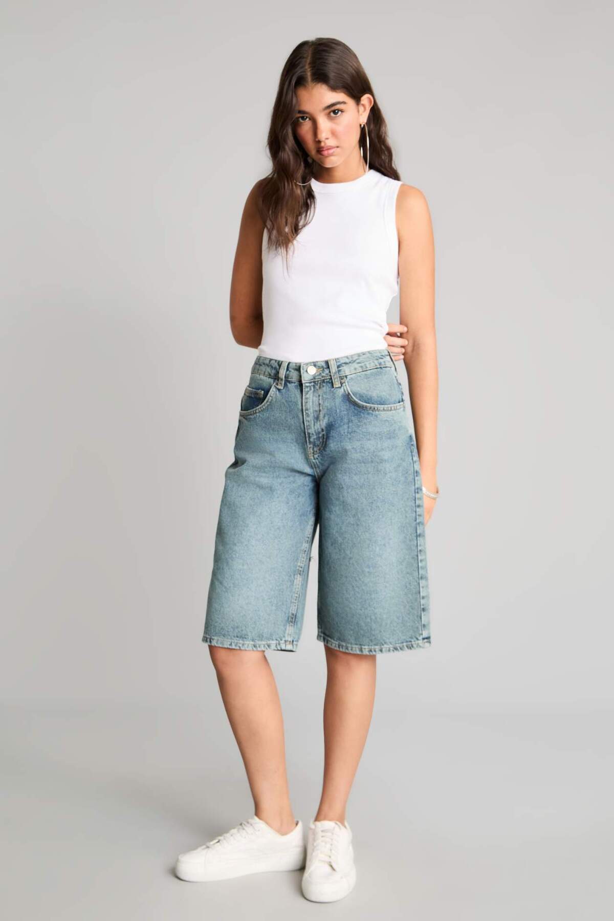 Bermuda Jean Shorts with Wash Effect H7865AX26HS