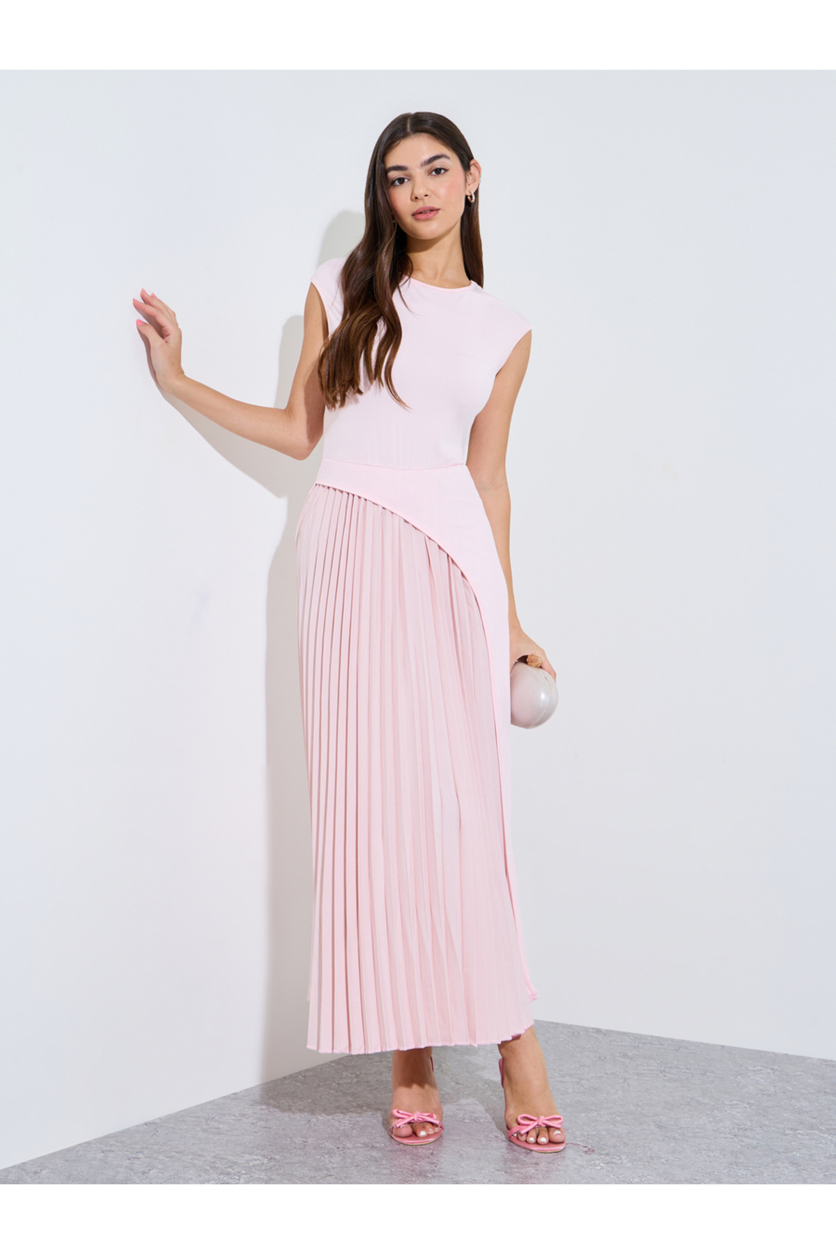 Styli Pink Solid Pleated A-Line Maxi Dress