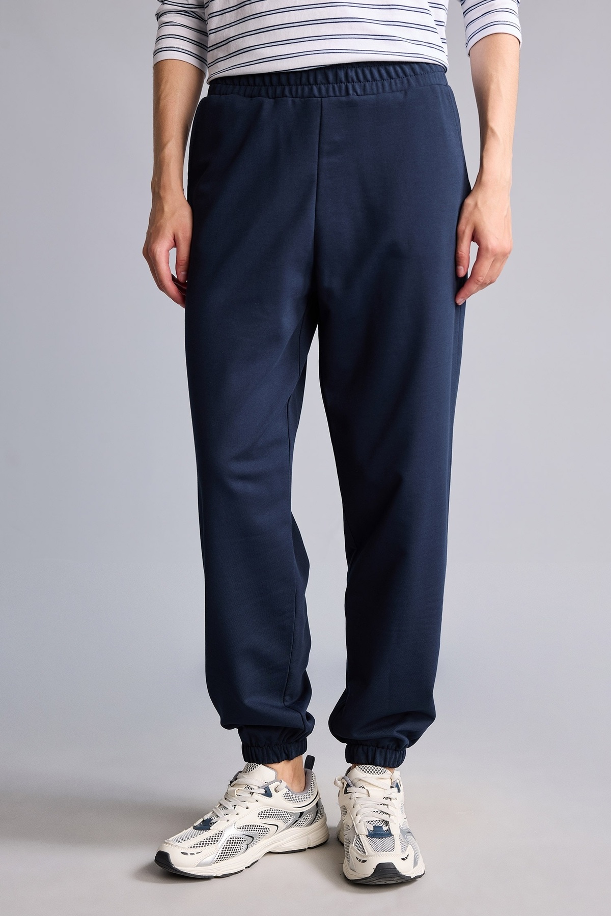 DeFacto Pamuklu Jogger Fit Basıc Cepli Eşofman Altı D4234AX26AU görsel 3