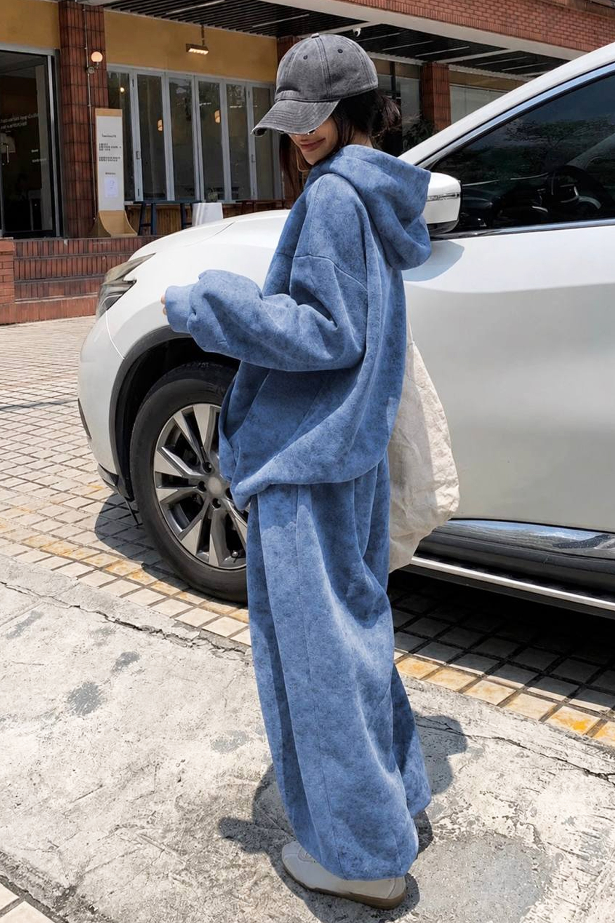 Washed Mavi Yıkamalı Oversize 3 İplik Kanguru Cepli Kapüşonlu Sweatshirt Paçası Lastikli Şalvar Eşofman Takımı — آبی K121WASHEDTAKIM — تصویر 2 از 7