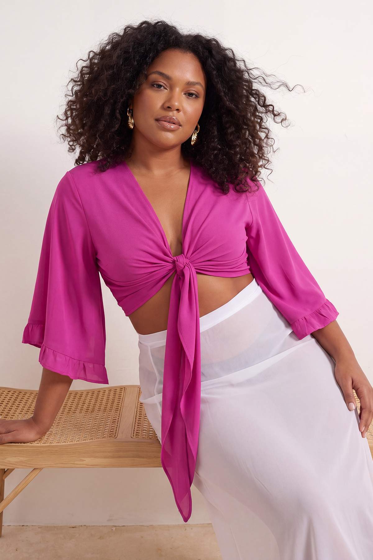 Trendyolmilla Curve Plaj Giyim Pembe Crop Kolu Fırfırlı Volanlı Kruvaze Yaka Bluz TBBSS24AF00071