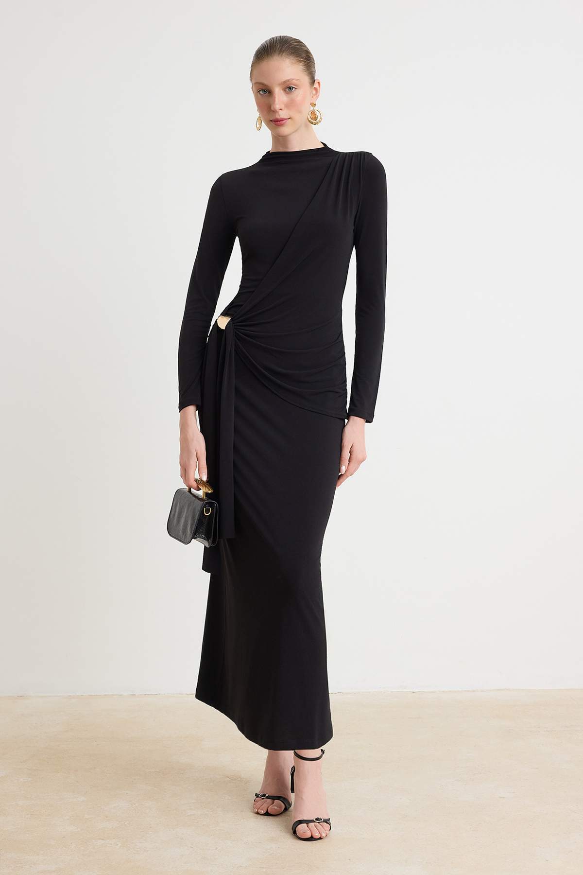 Trendyolmilla Modest Siyah Astarsız Düz Örme Toka Detaylı Sandy Tesettür Elbise TCTSS26EB00058