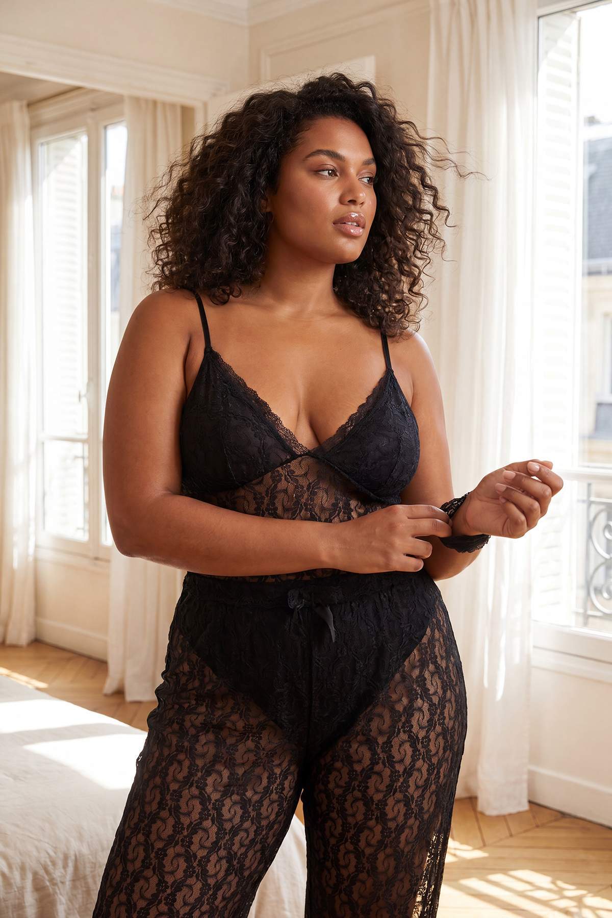 Trendyolmilla Curve Siyah Dantelli Büyük Beden Örme Pijama Takımı TBBSS26AI00103
