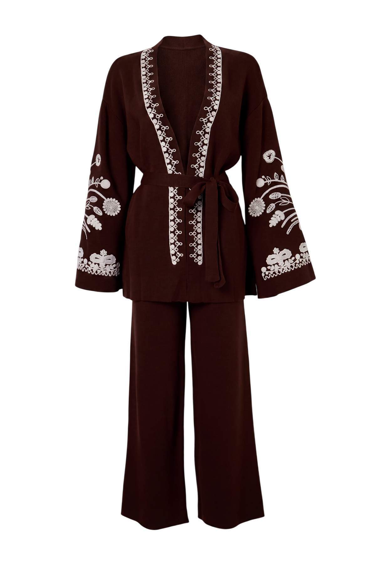 Trendyolmilla Modest Kahverengi Kruvaze Yaka Kemerli Nakışlı Triko Alt-Üst Takım TCTAW25US00095